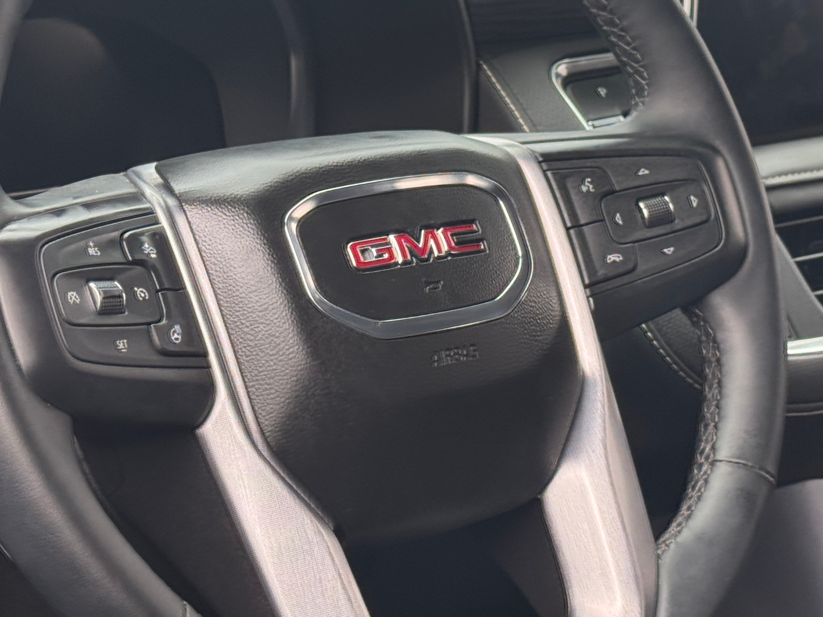 Thumbnail: 2023 GMC Yukon - 4