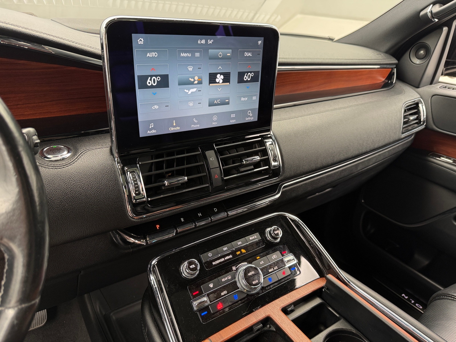 Thumbnail: 2020 Lincoln Navigator - 3
