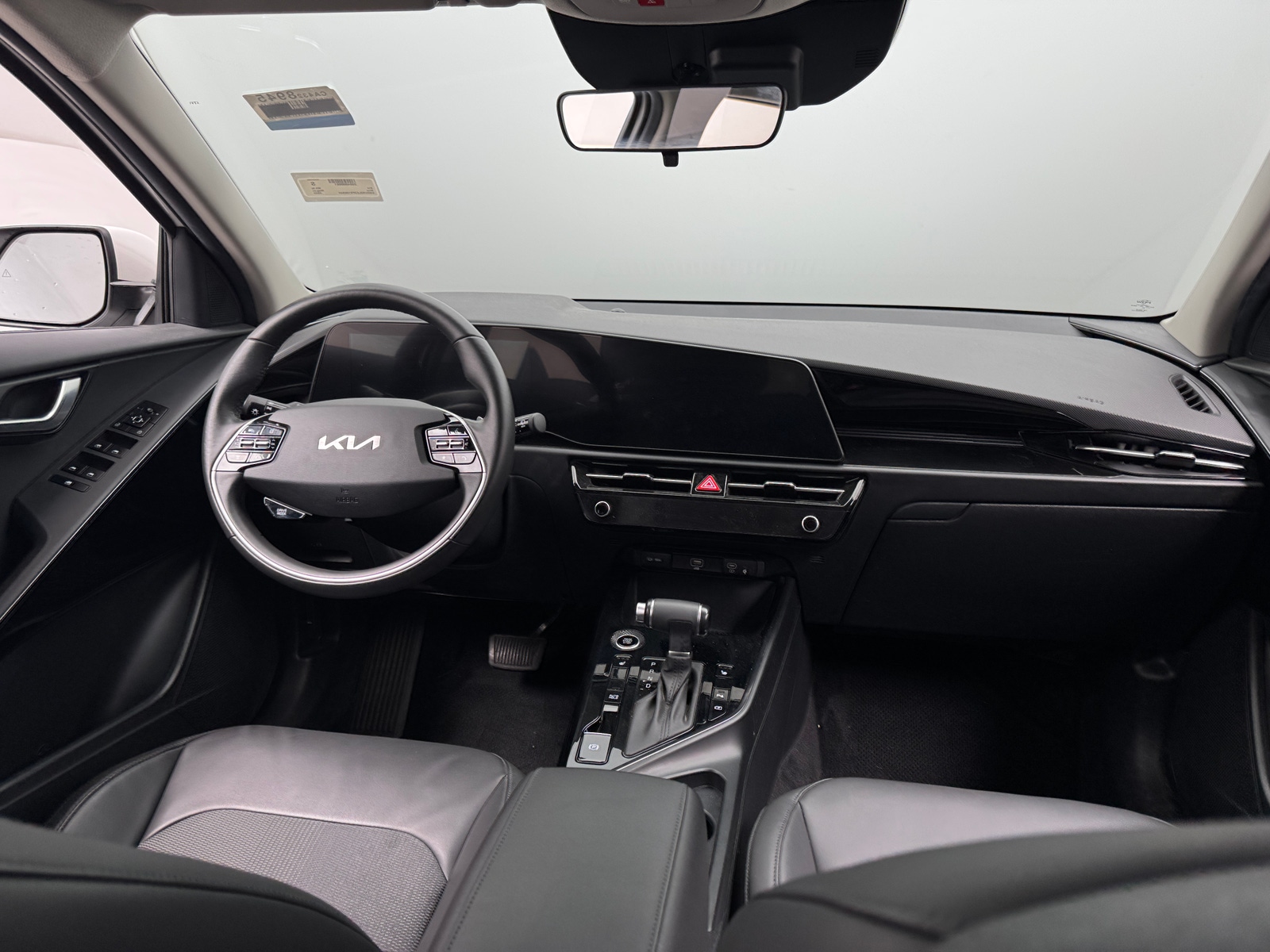Thumbnail: 2023 Kia Niro - 3
