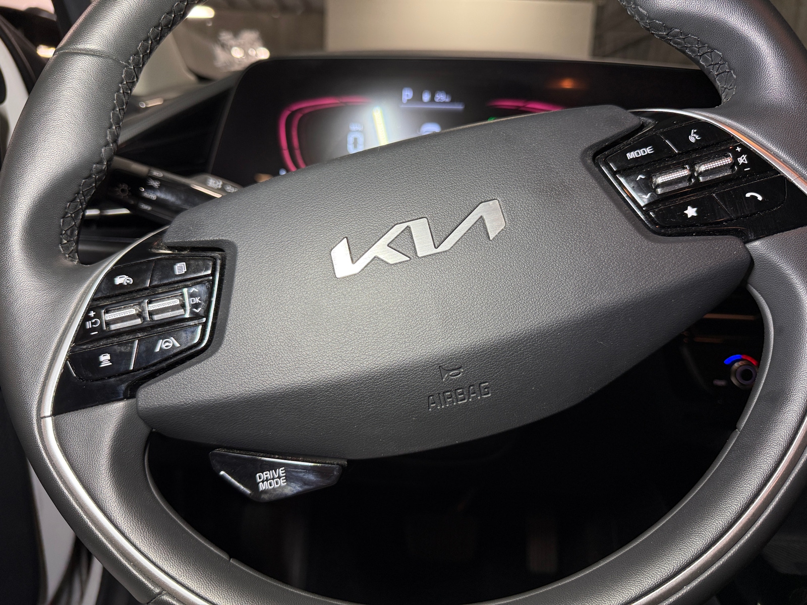 Thumbnail: 2023 Kia Niro - 5