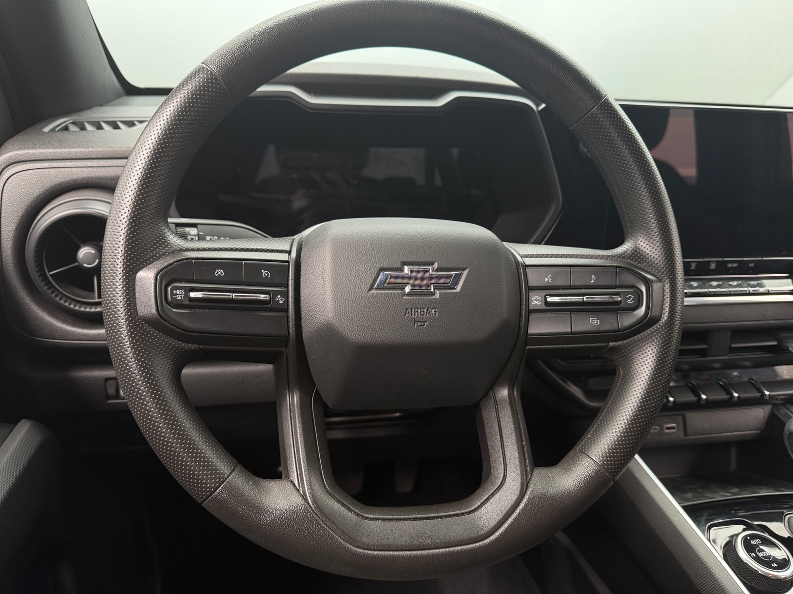 Thumbnail: 2024 Chevrolet Colorado - 5