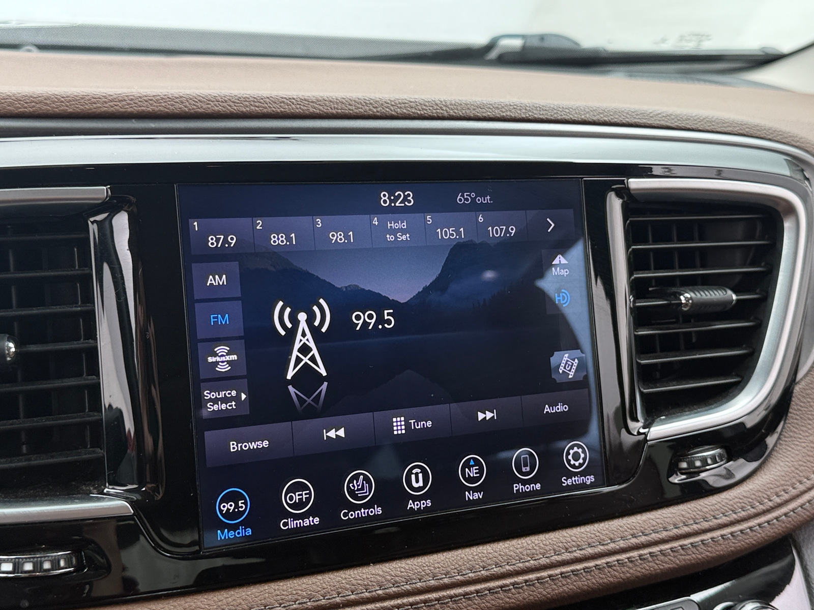 Thumbnail: 2019 Chrysler Pacifica - 3