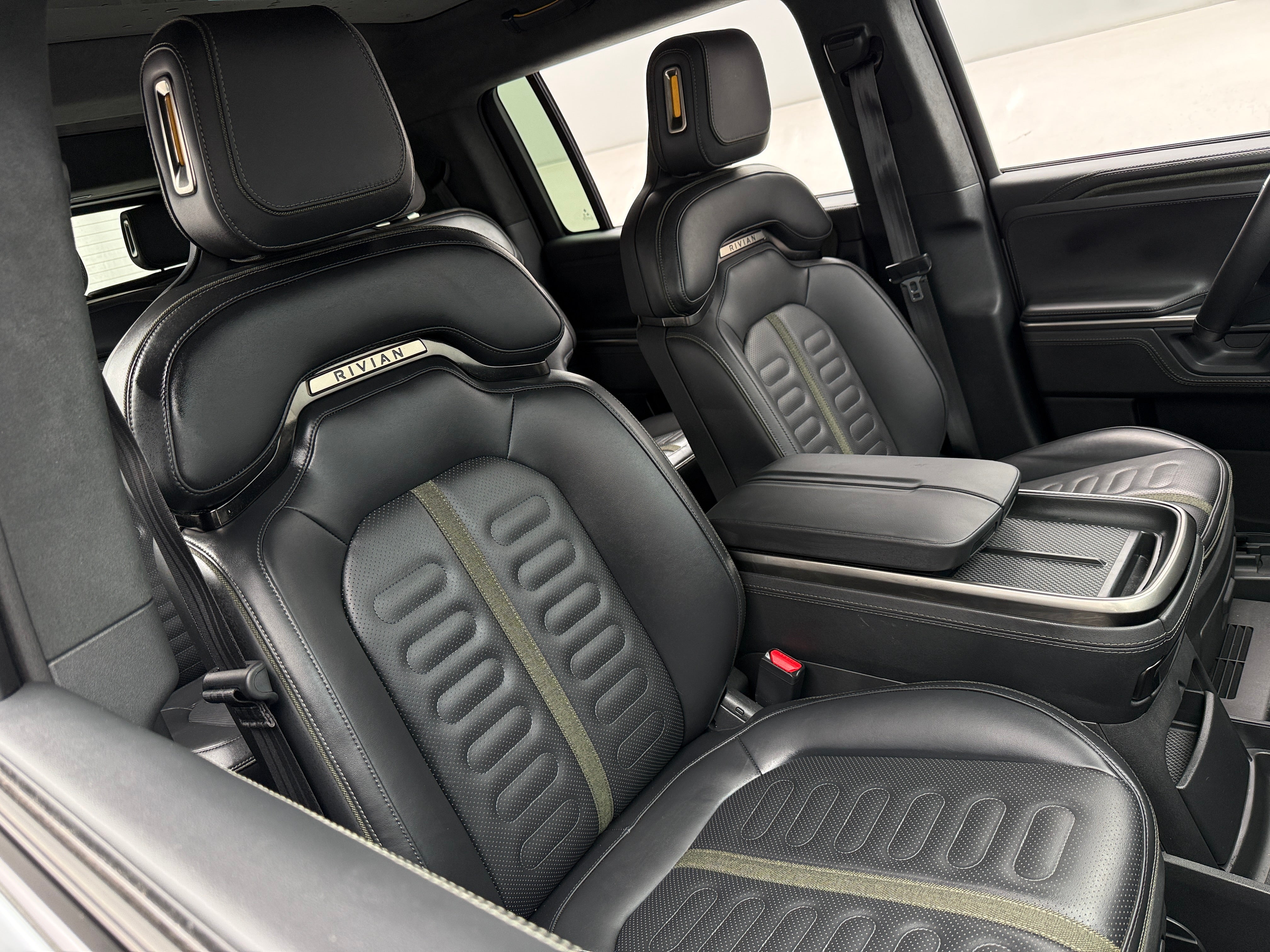 Used 2025 Rivian R1S Adventure with VIN 7PDSGBBA2SN047308 for sale in Auburn, WA