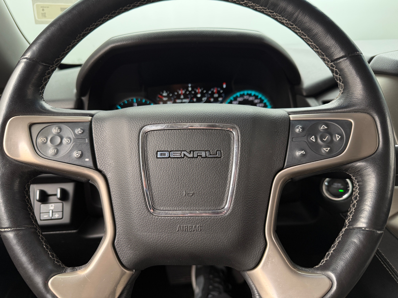 Thumbnail: 2017 GMC Yukon - 4