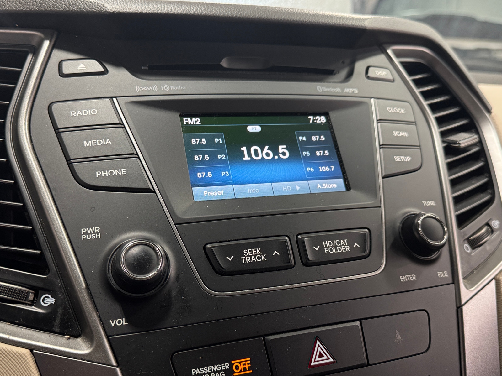 Thumbnail: 2016 Hyundai Santa Fe - 4