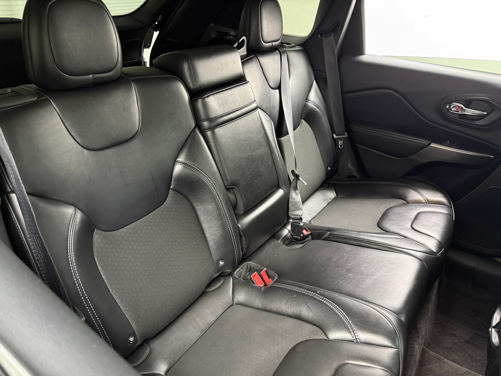 Thumbnail: 2019 Jeep Cherokee - 6