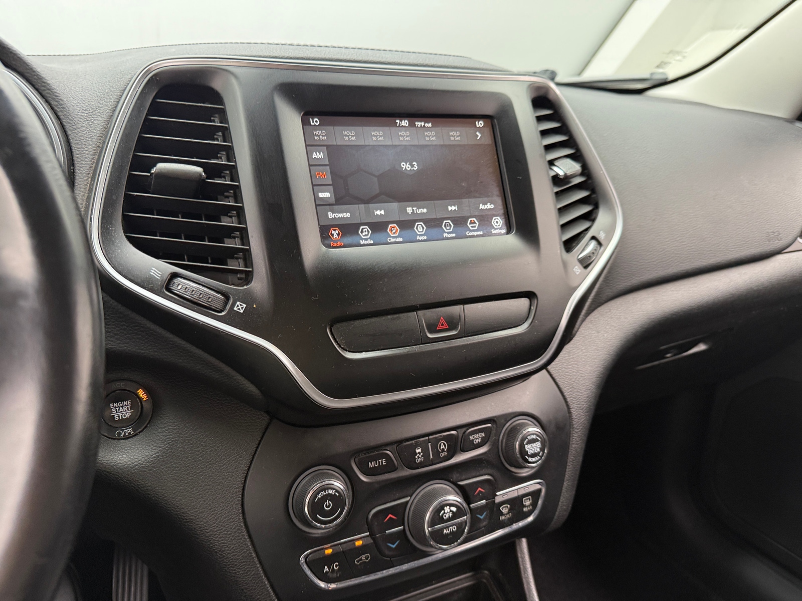 Thumbnail: 2019 Jeep Cherokee - 4