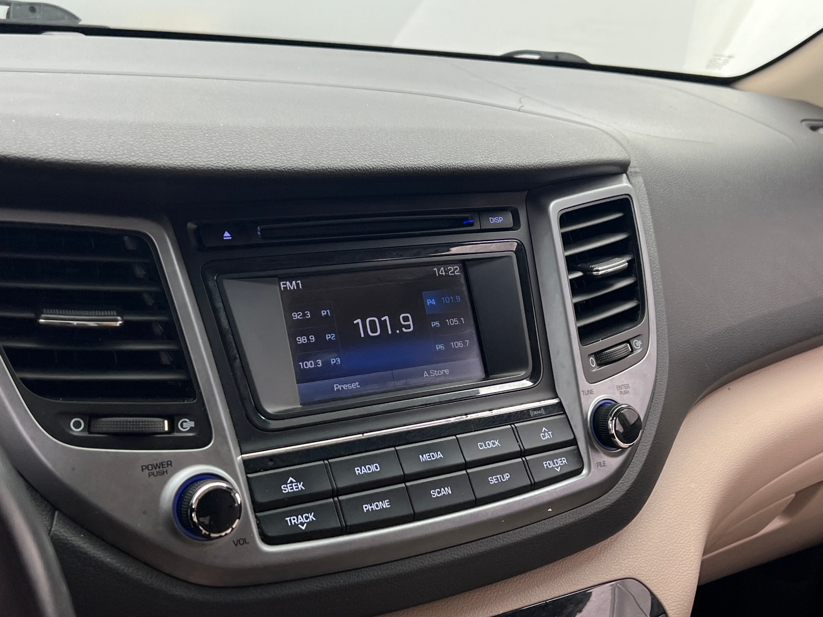 Thumbnail: 2017 Hyundai Tucson - 4