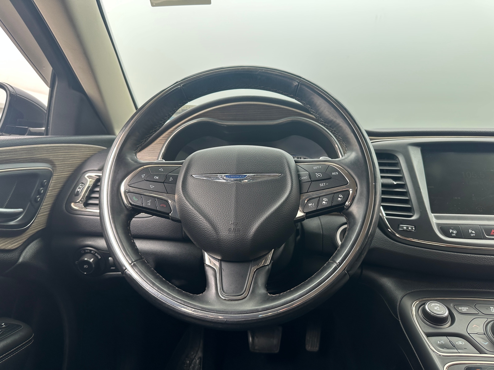 Thumbnail: 2015 Chrysler 200 - 4