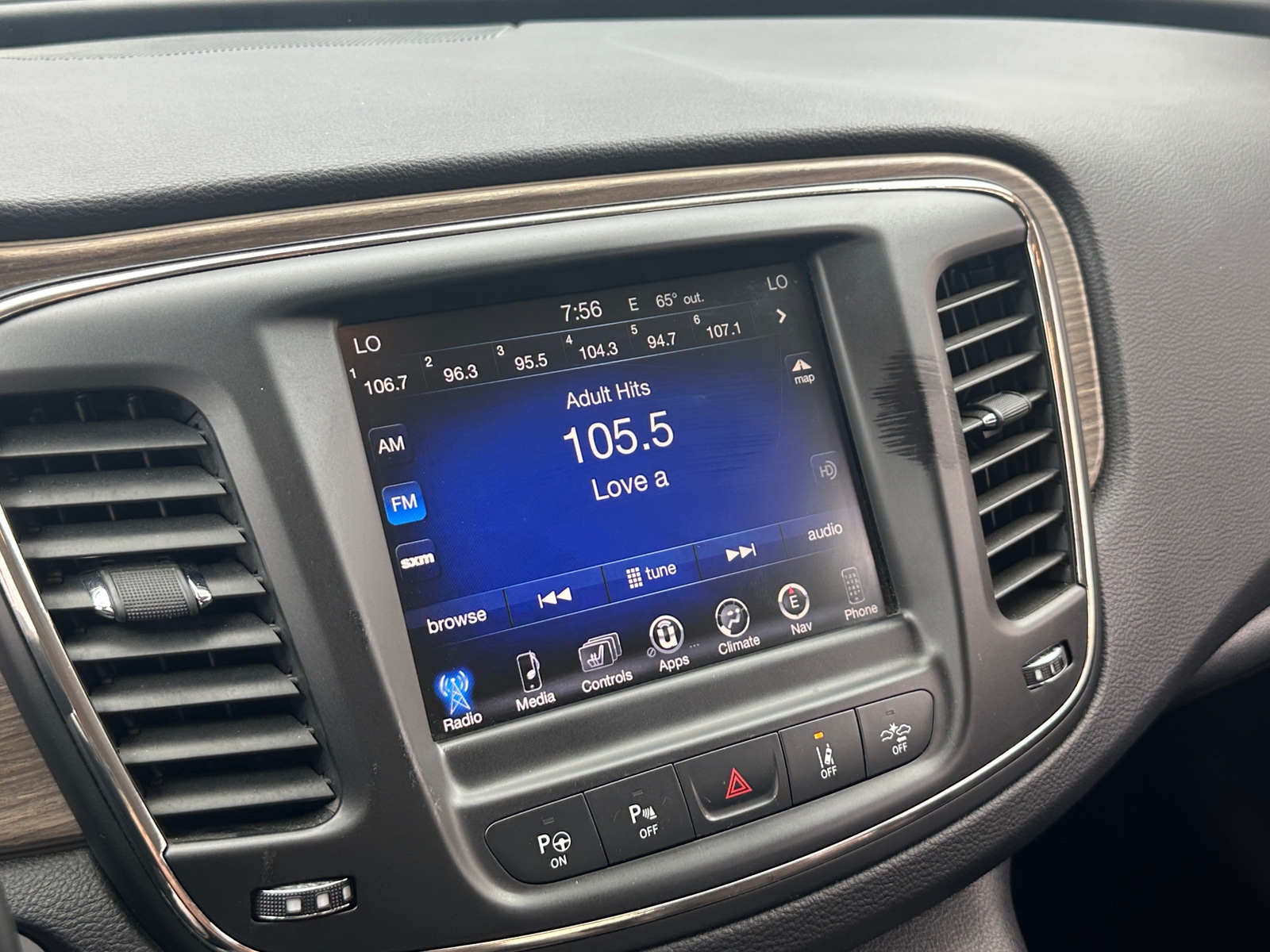 Thumbnail: 2015 Chrysler 200 - 3