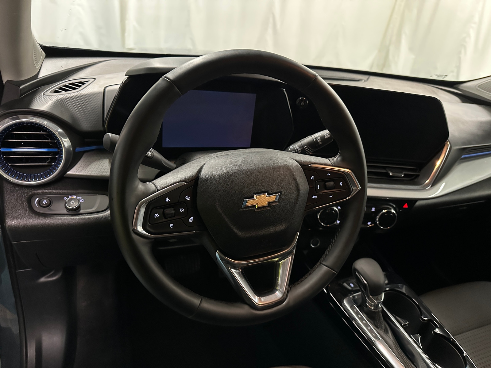 Thumbnail: 2025 Chevrolet Trax - 5