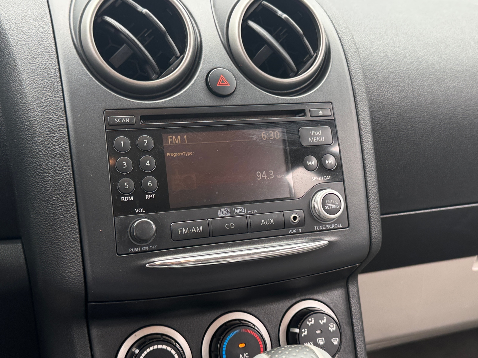 Thumbnail: 2011 Nissan Rogue - 4