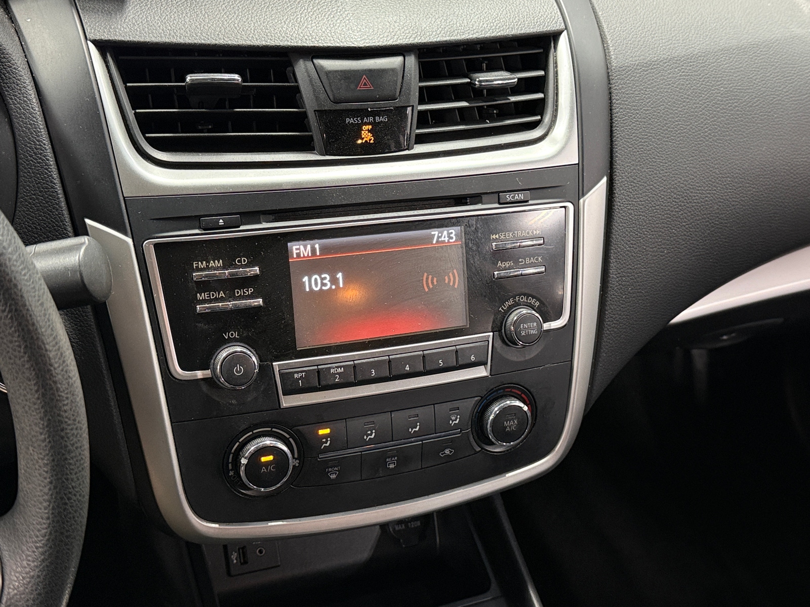 Thumbnail: 2016 Nissan Altima - 4