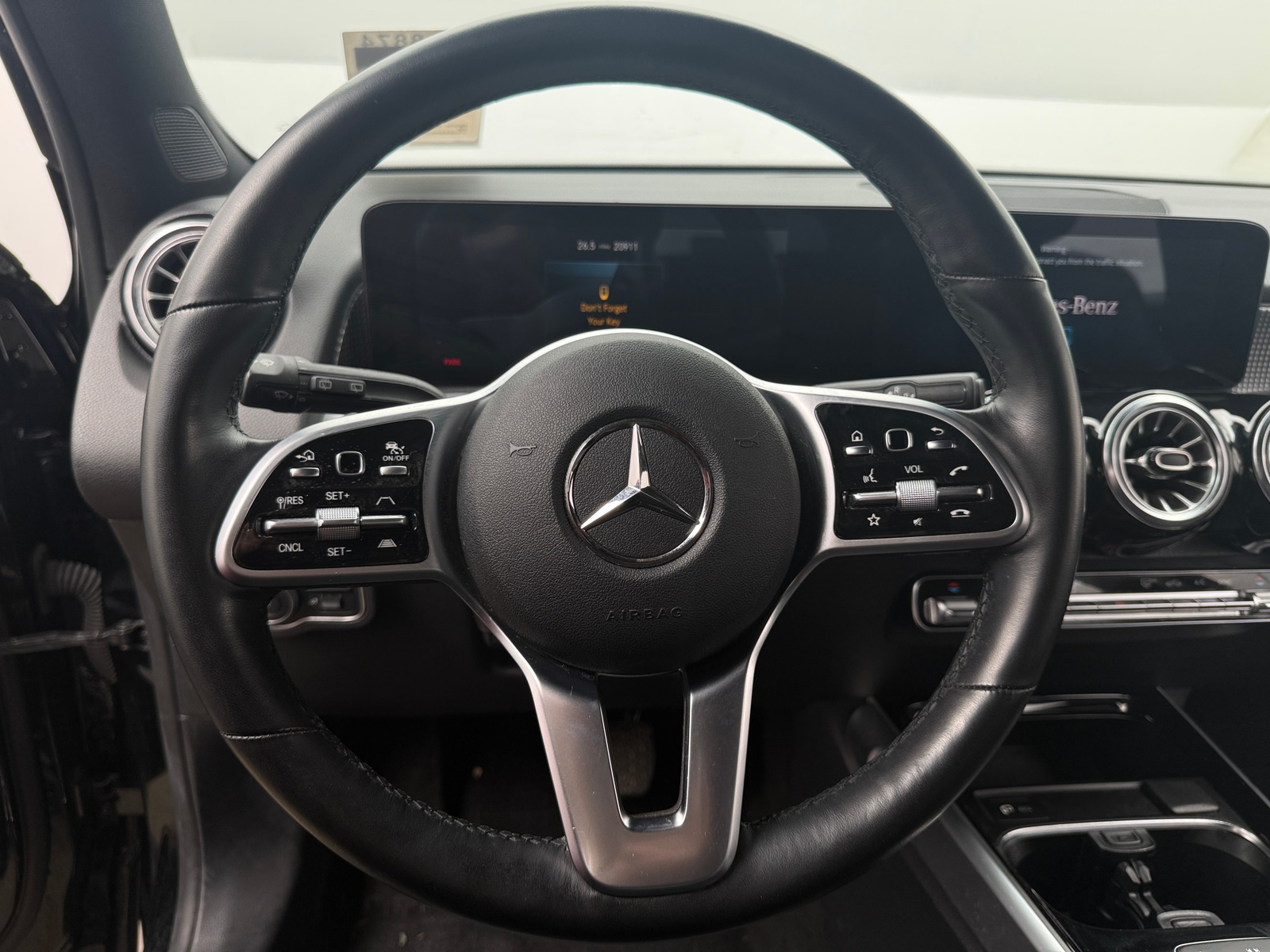 Thumbnail: 2022 Mercedes-Benz GLB - 4