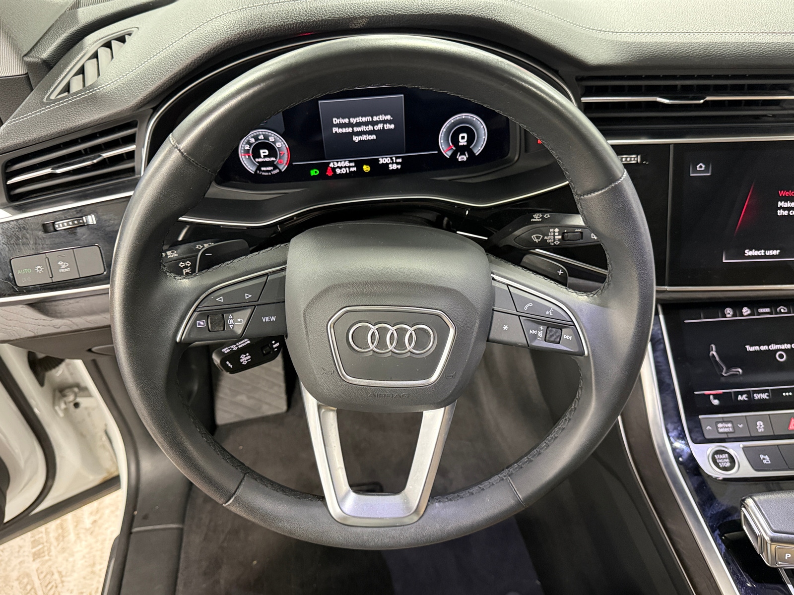 Thumbnail: 2023 Audi Q8 - 4