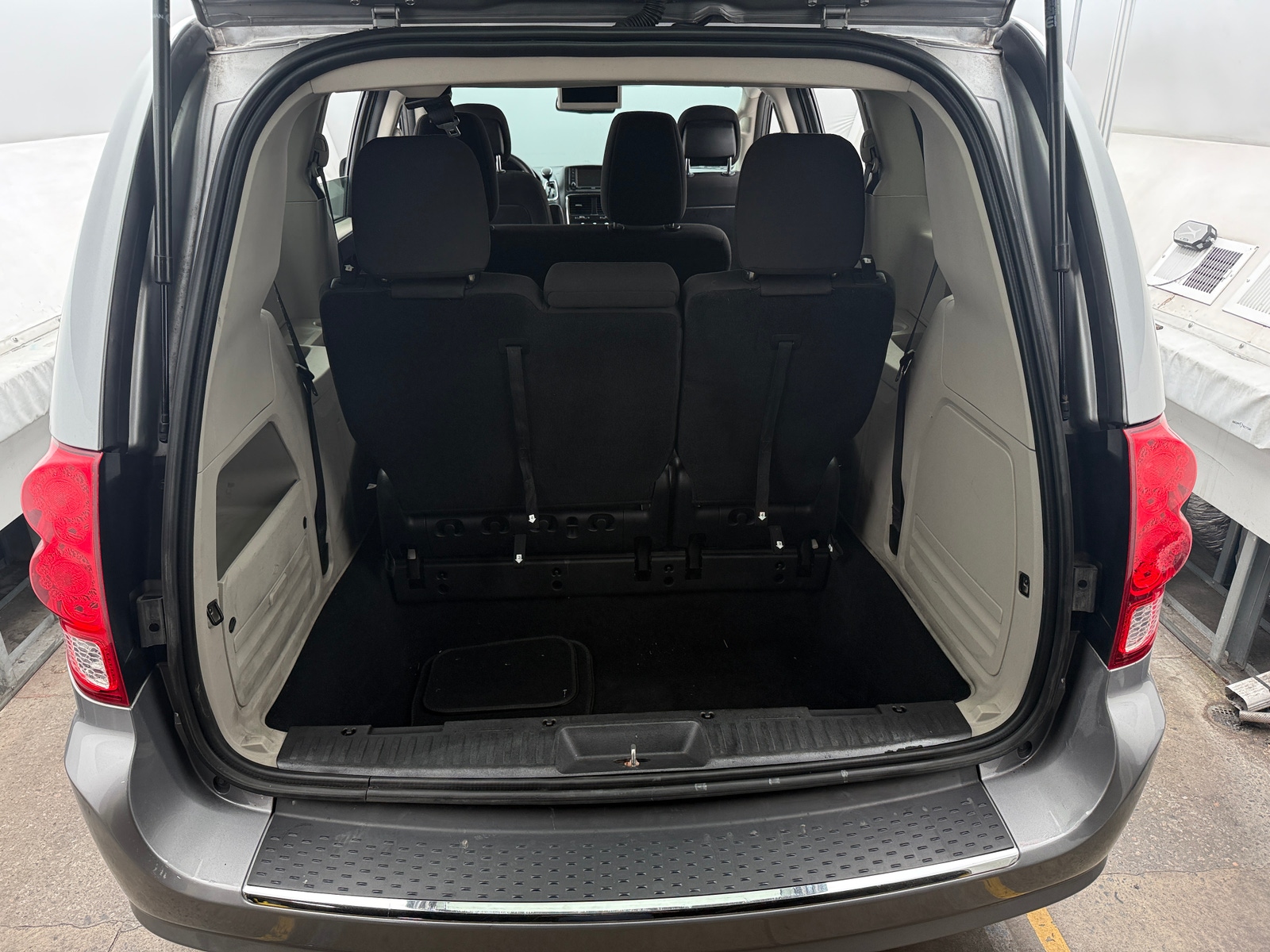 Thumbnail: 2020 Dodge Grand Caravan - 7