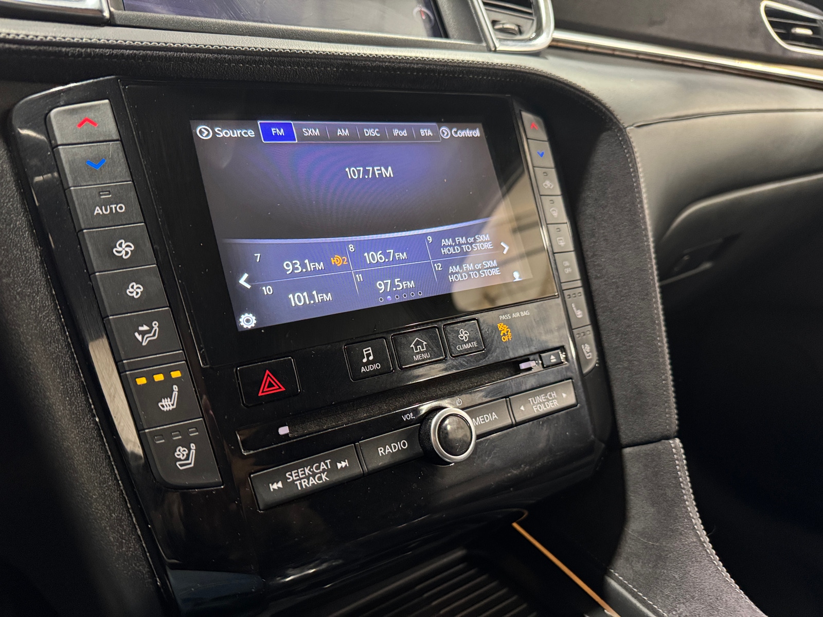 Thumbnail: 2019 INFINITI QX50 - 3