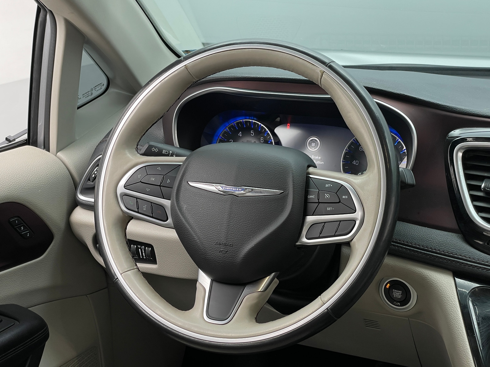 Thumbnail: 2020 Chrysler Pacifica - 4
