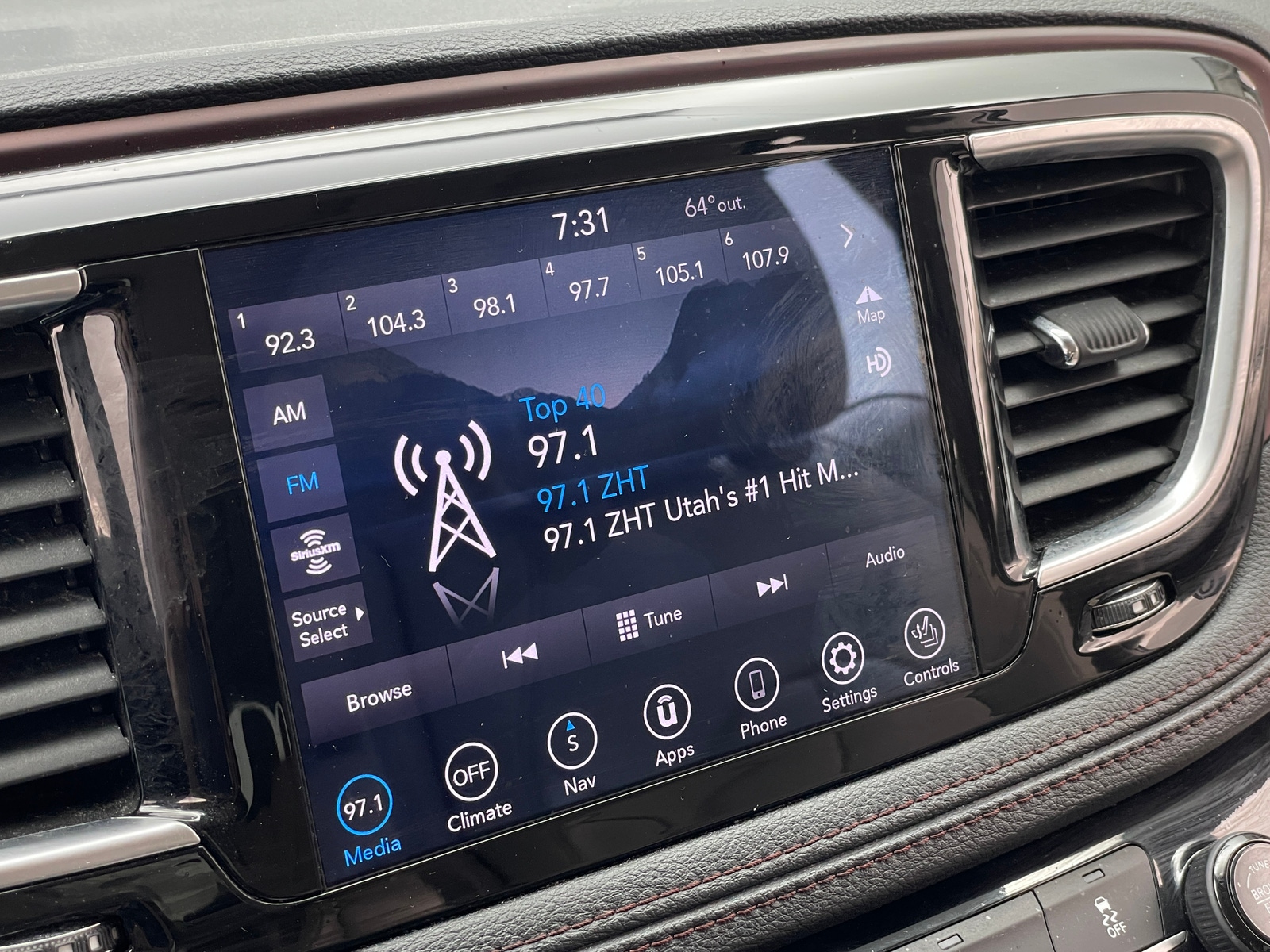 Thumbnail: 2020 Chrysler Pacifica - 3