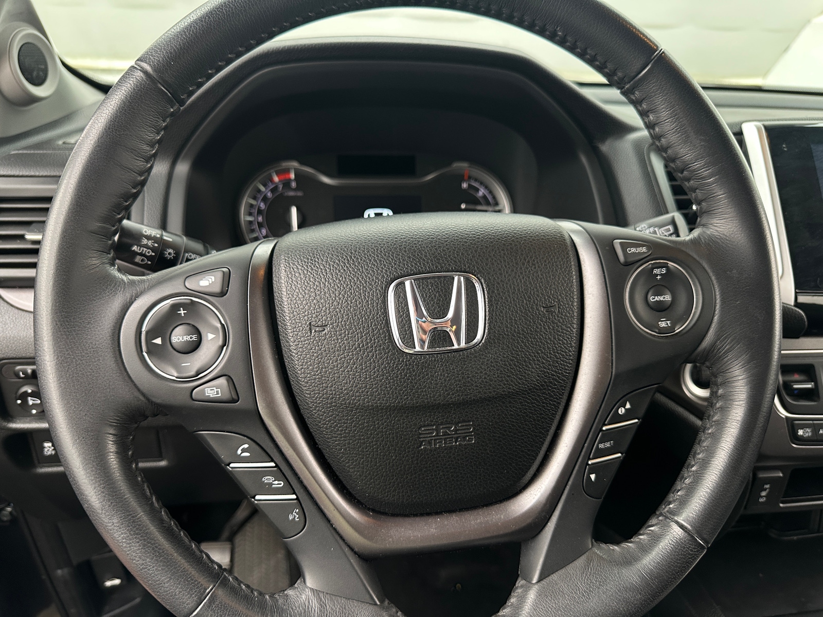 Thumbnail: 2017 Honda Pilot - 4