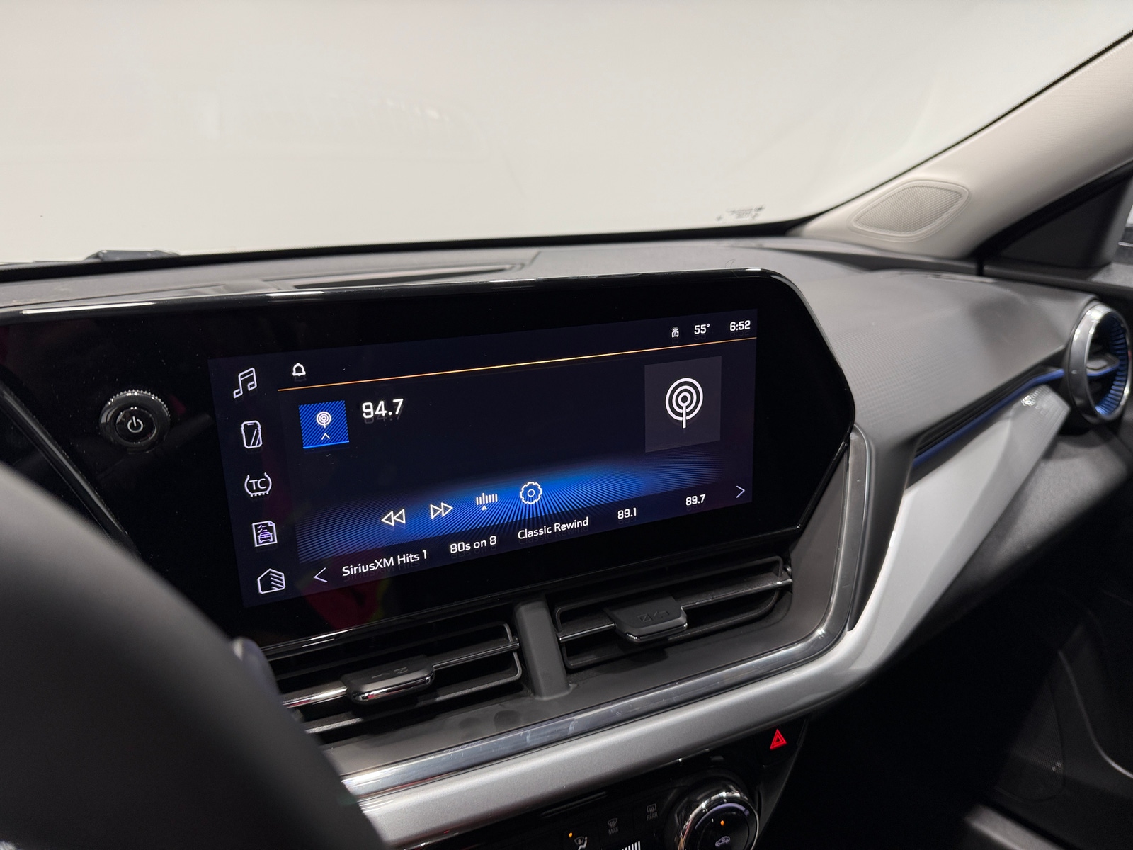 Thumbnail: 2025 Chevrolet Trax - 4
