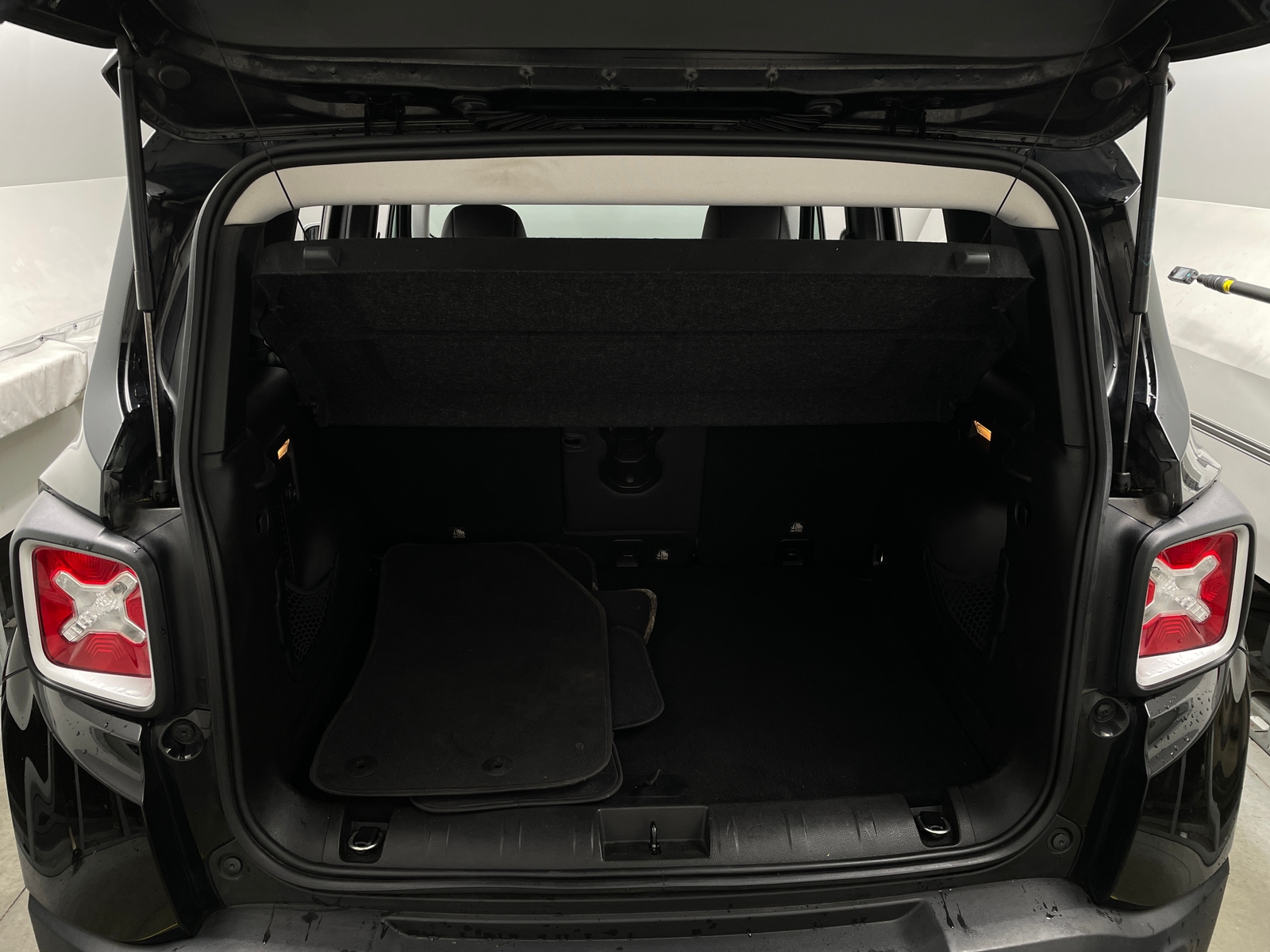 Thumbnail: 2017 Jeep Renegade - 6