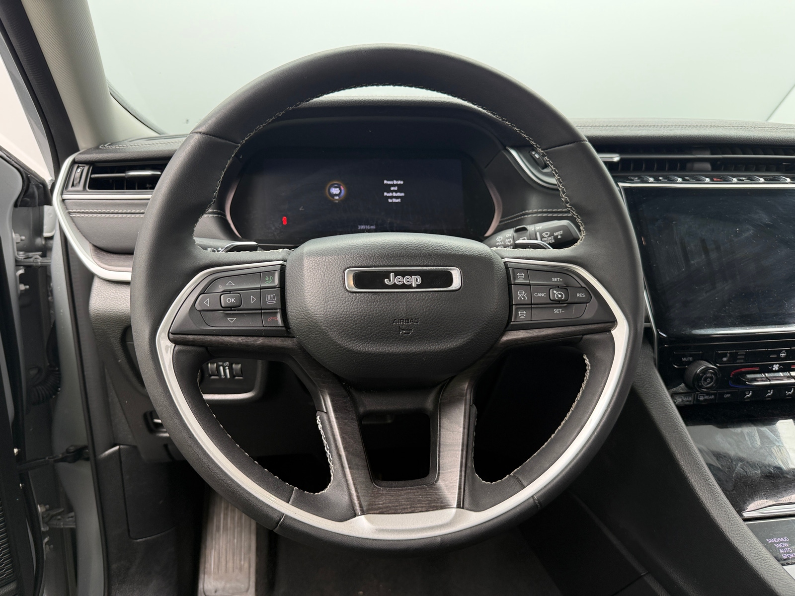 Thumbnail: 2023 Jeep Grand Cherokee L - 4