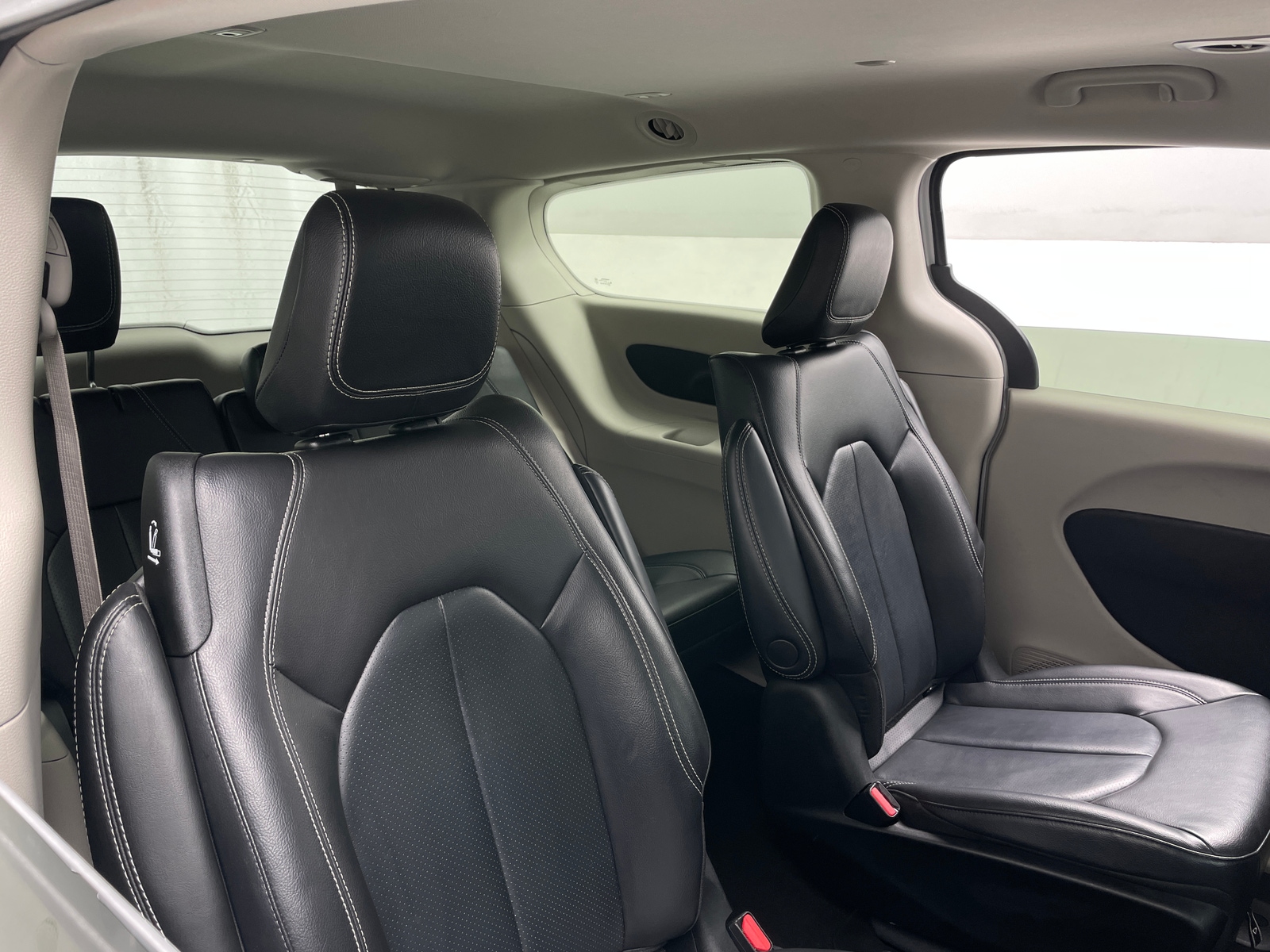 Thumbnail: 2022 Chrysler Pacifica - 5