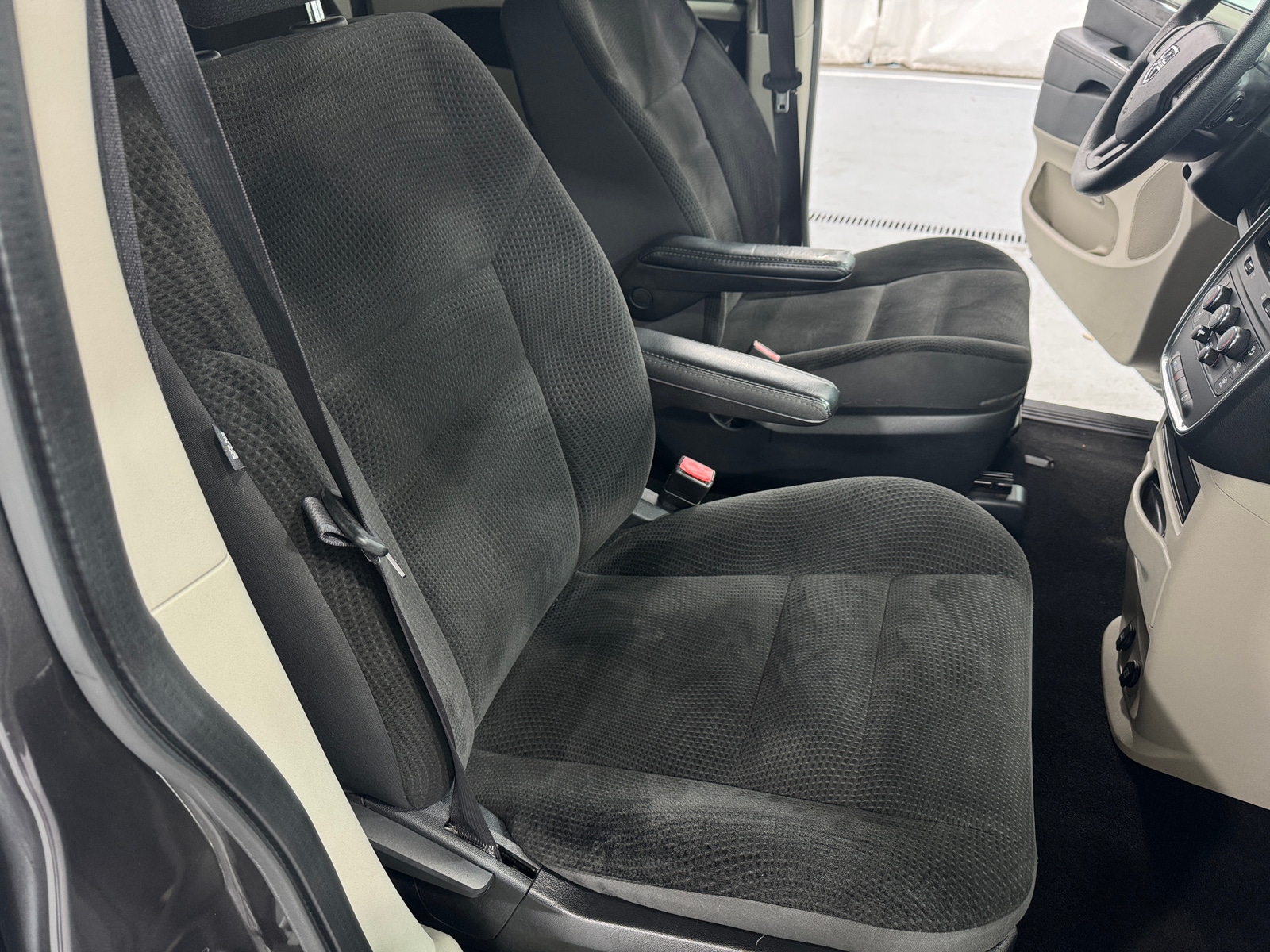 Thumbnail: 2019 Dodge Grand Caravan - 2