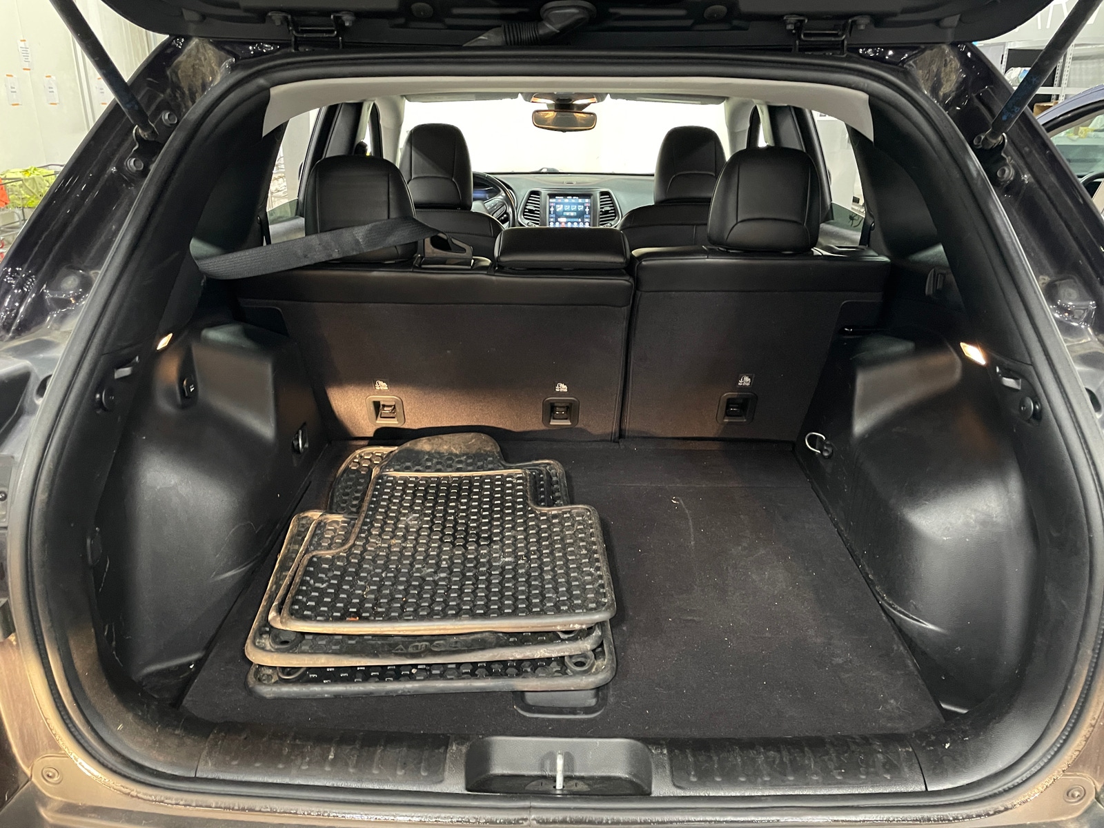 Thumbnail: 2021 Jeep Cherokee - 6