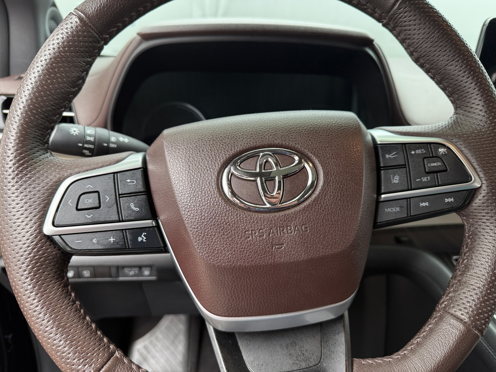 Thumbnail: 2023 Toyota Sienna - 4
