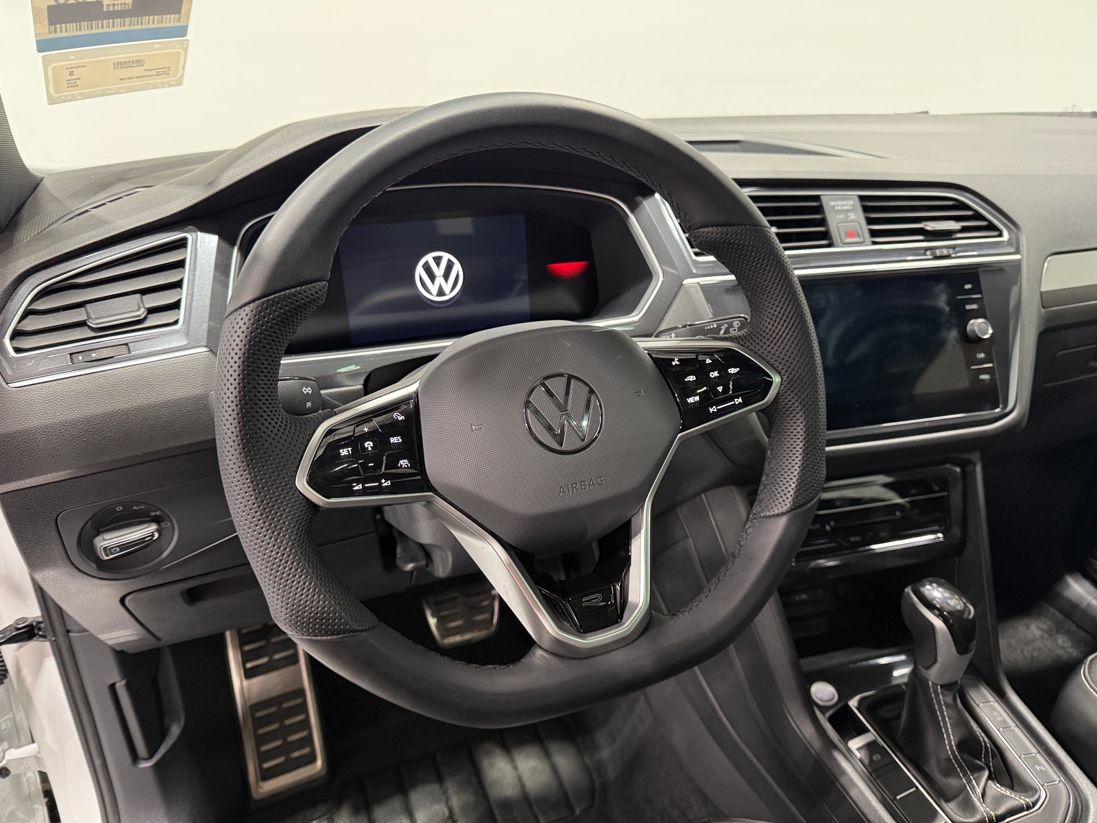 Thumbnail: 2024 Volkswagen Tiguan - 4