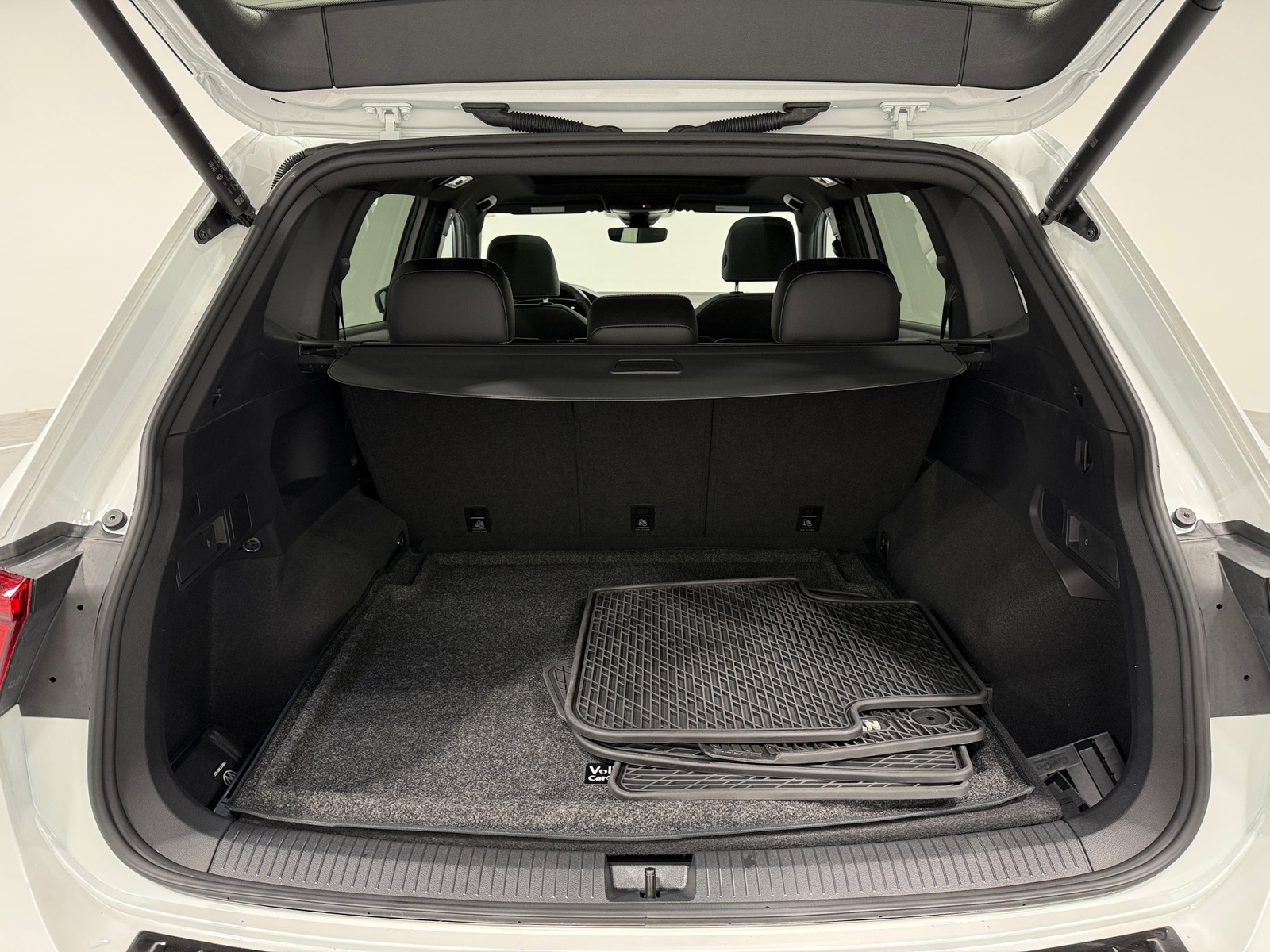 Thumbnail: 2024 Volkswagen Tiguan - 6