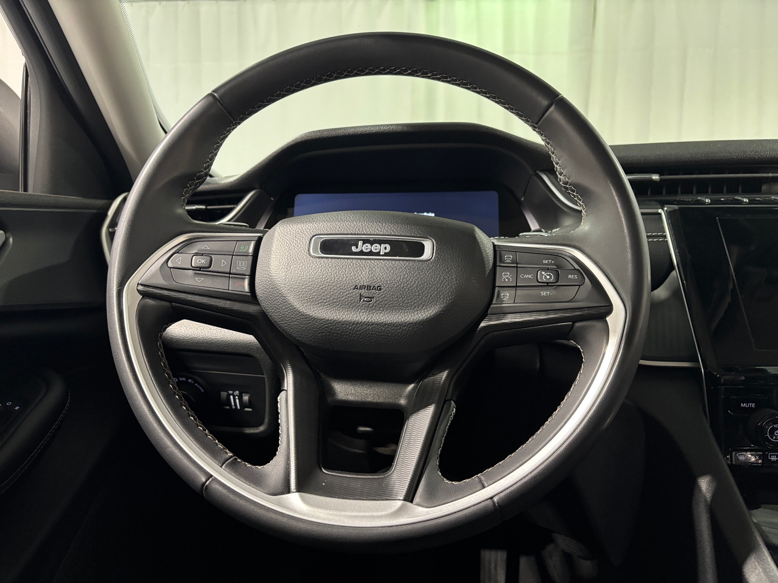 Thumbnail: 2024 Jeep Grand Cherokee - 5