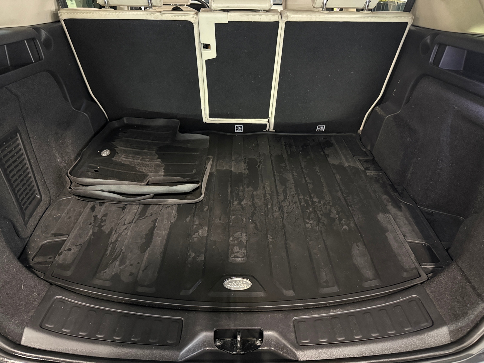 Thumbnail: 2017 Land Rover Discovery Sport - 6