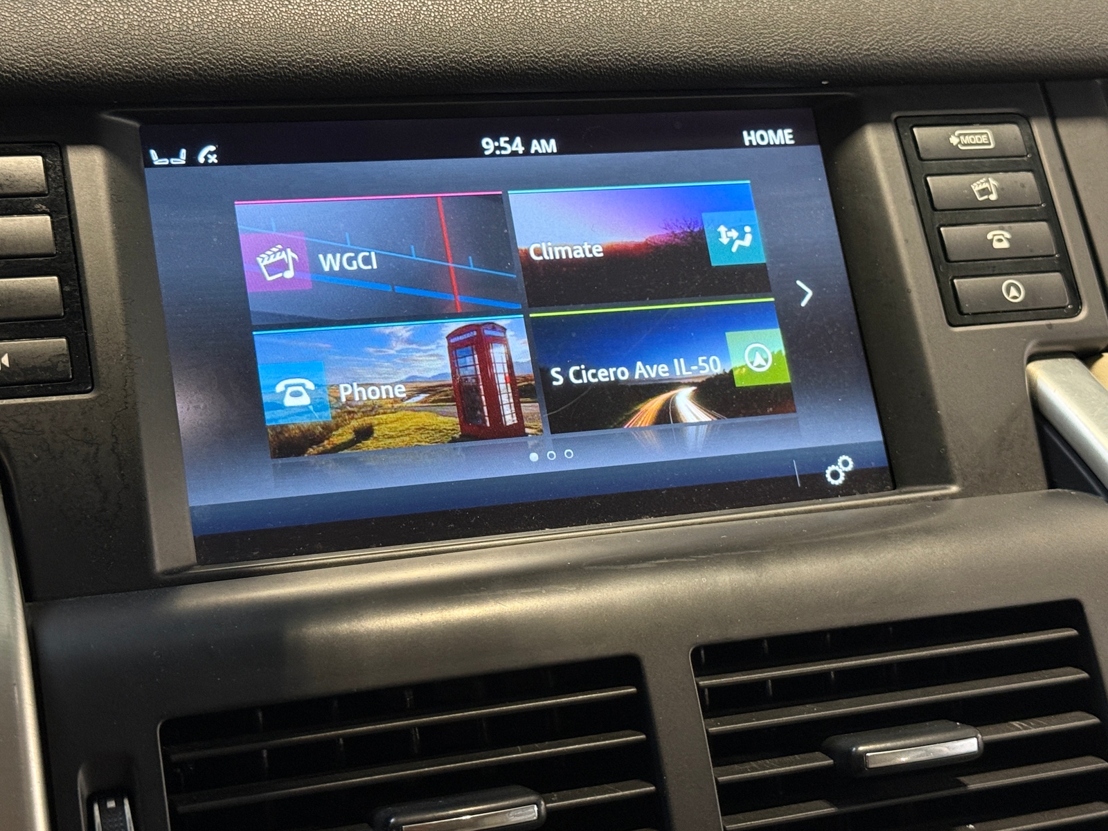 Thumbnail: 2017 Land Rover Discovery Sport - 3
