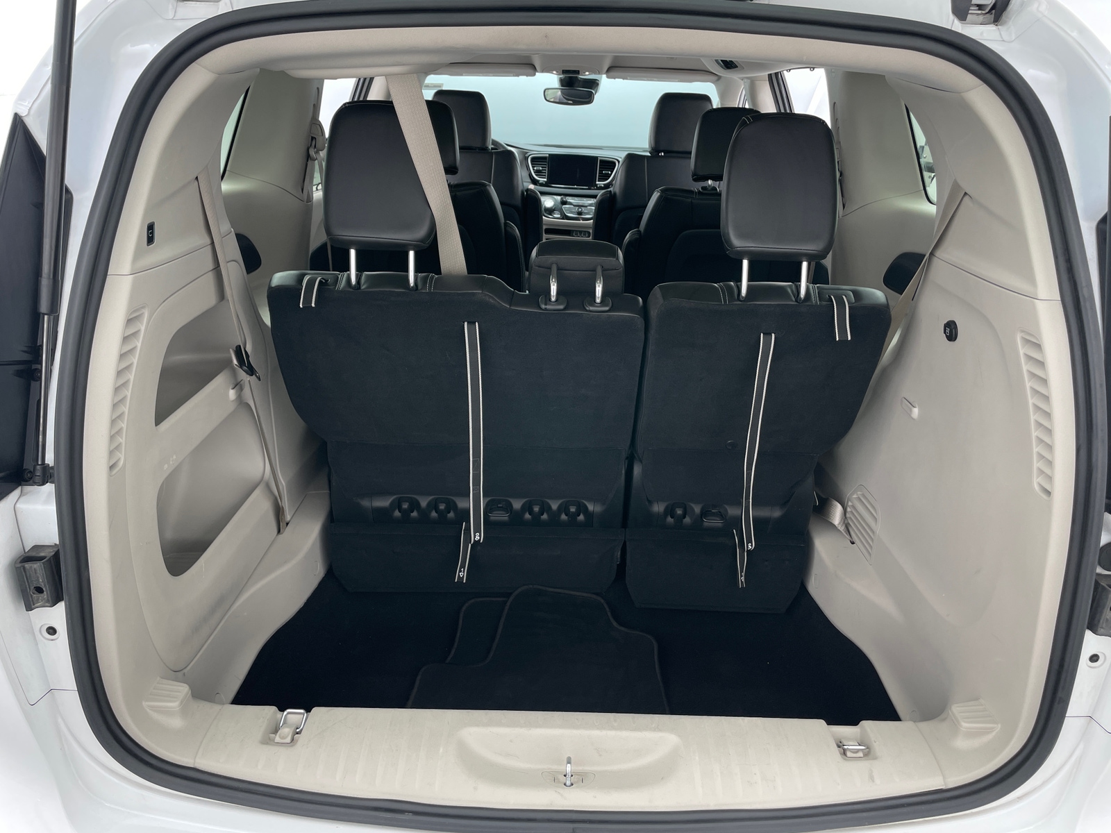 Thumbnail: 2023 Chrysler Pacifica - 6