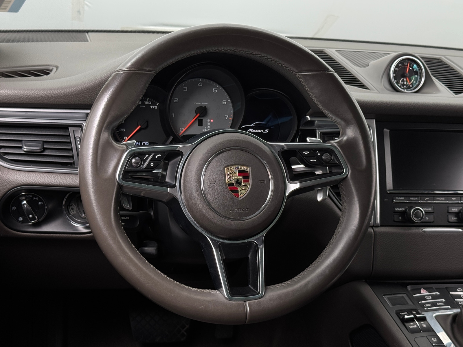 Thumbnail: 2016 Porsche Macan - 4