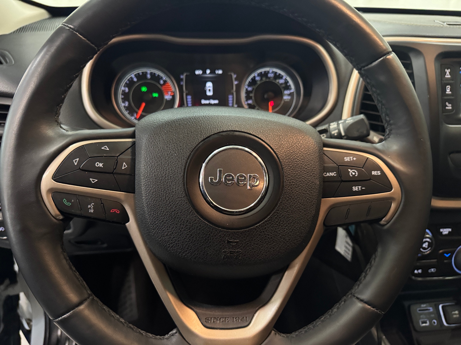 Thumbnail: 2016 Jeep Cherokee - 5