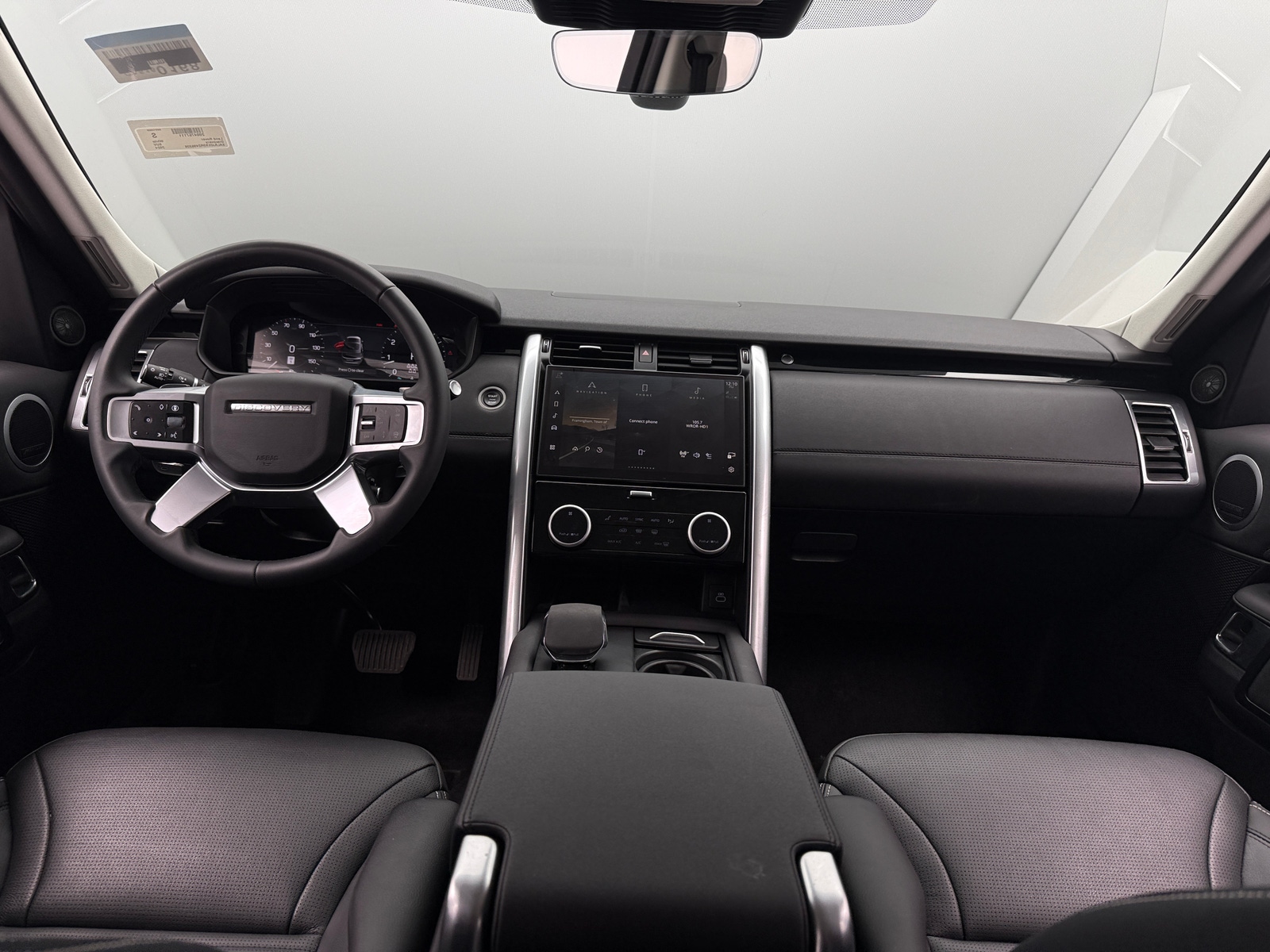 Thumbnail: 2024 Land Rover Discovery - 2