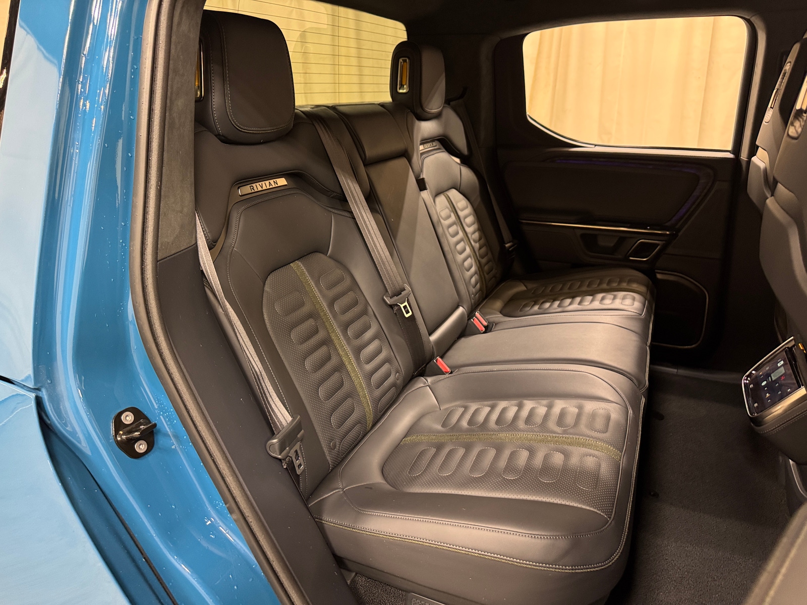 Thumbnail: 2022 Rivian R1T - 5