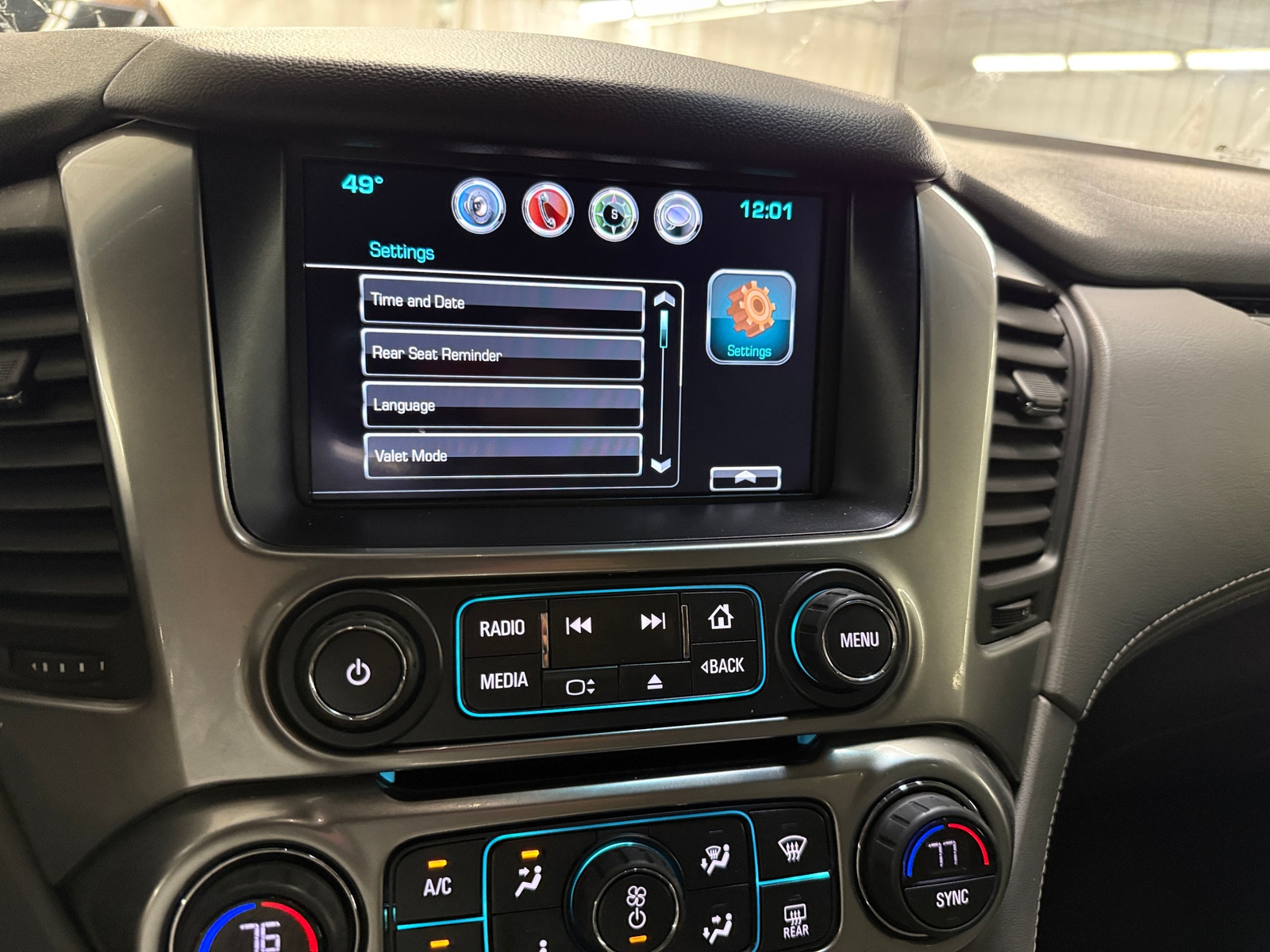 Thumbnail: 2018 Chevrolet Tahoe - 3