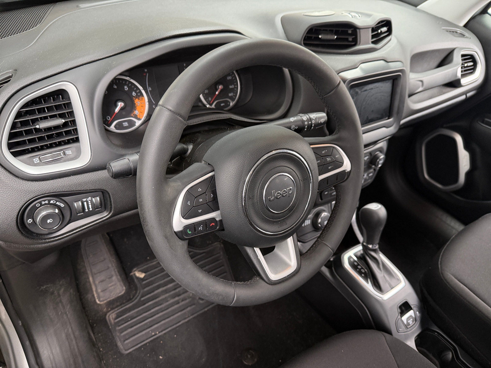 Thumbnail: 2018 Jeep Renegade - 5