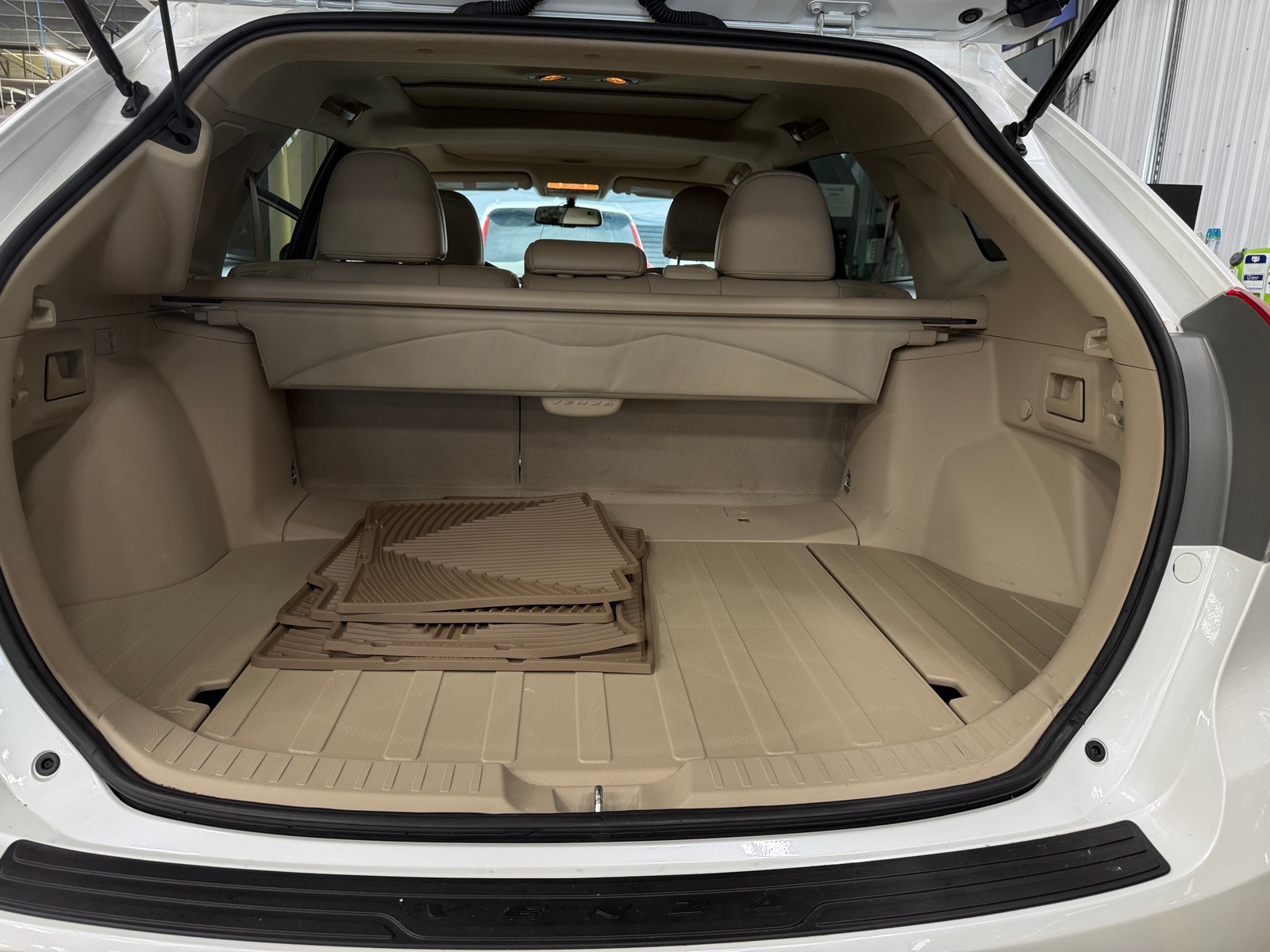 Thumbnail: 2012 Toyota Venza - 6