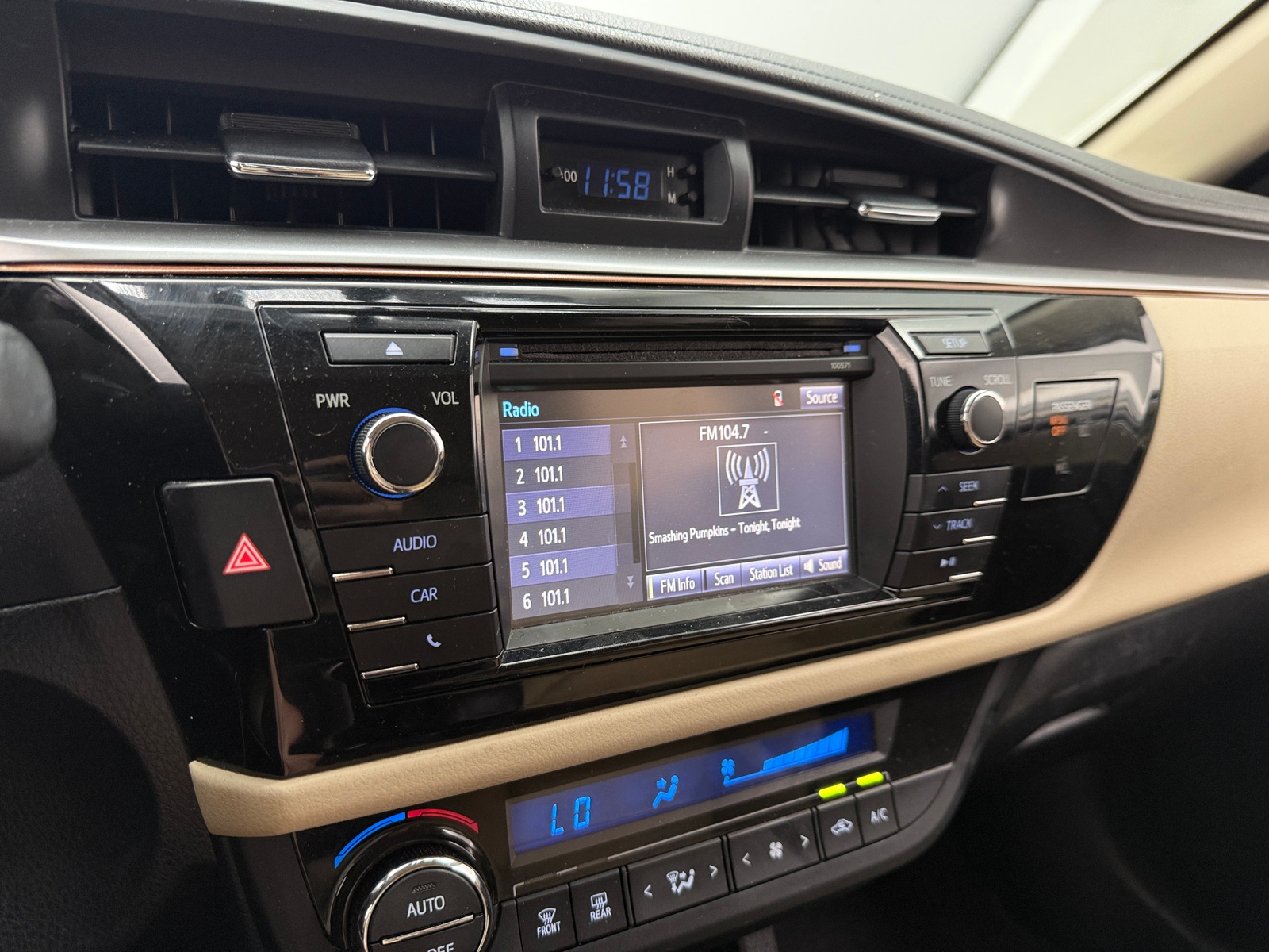 Thumbnail: 2016 Toyota Corolla - 4