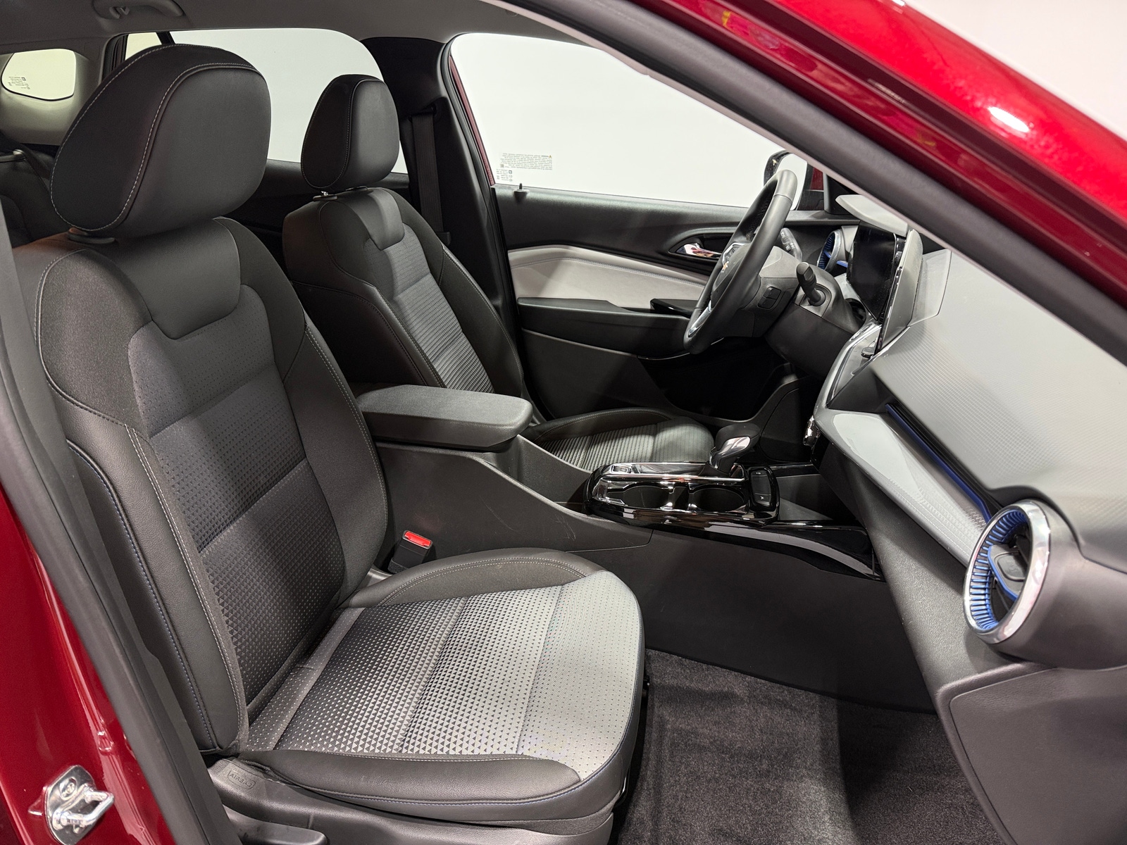 Thumbnail: 2025 Chevrolet Trax - 2