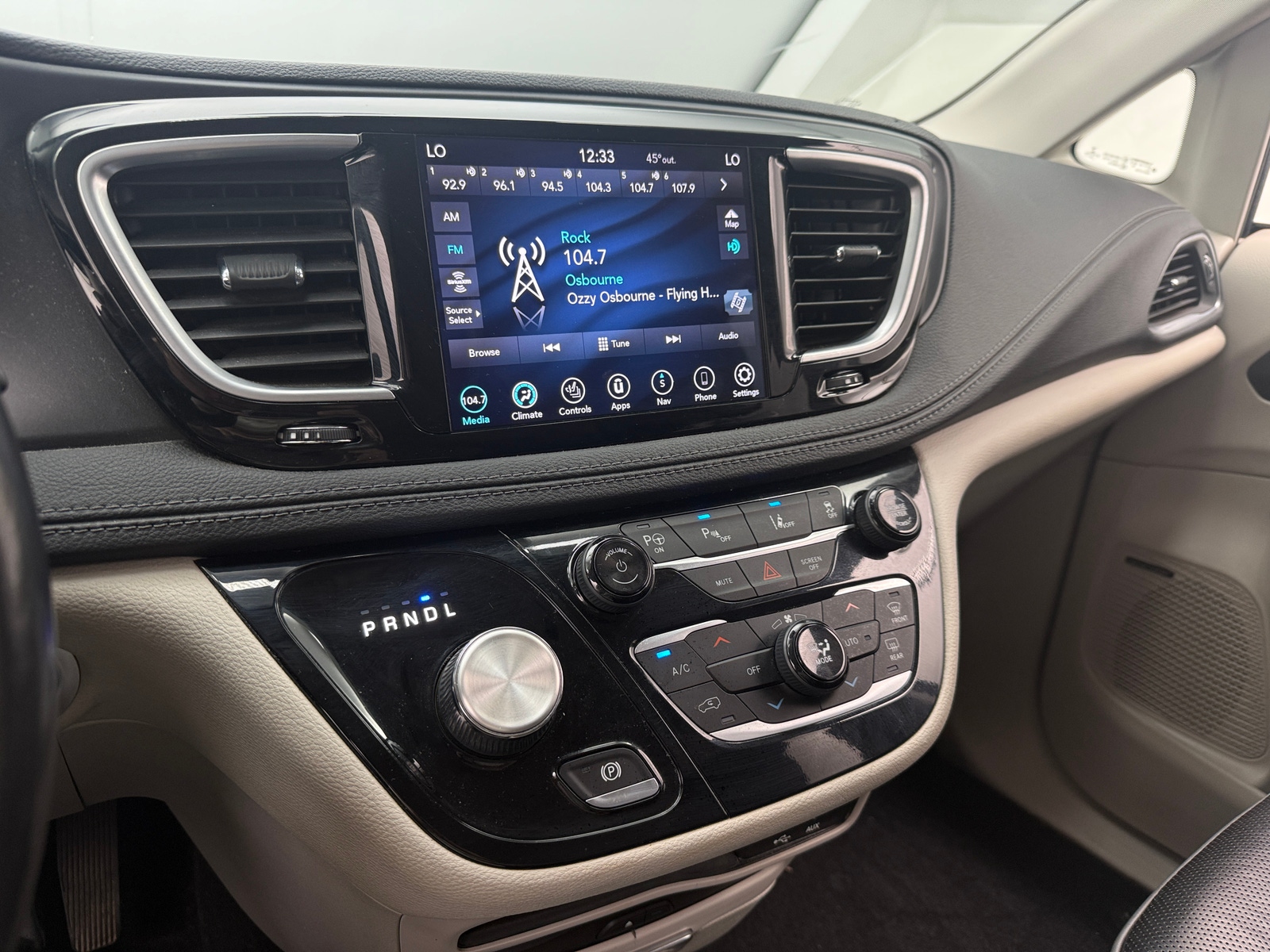 Thumbnail: 2020 Chrysler Pacifica - 3