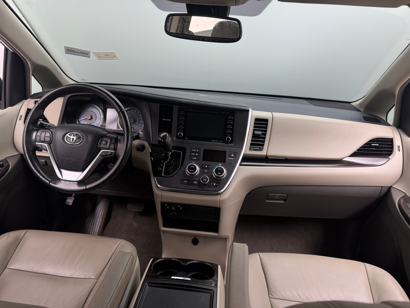 Thumbnail: 2019 Toyota Sienna - 2