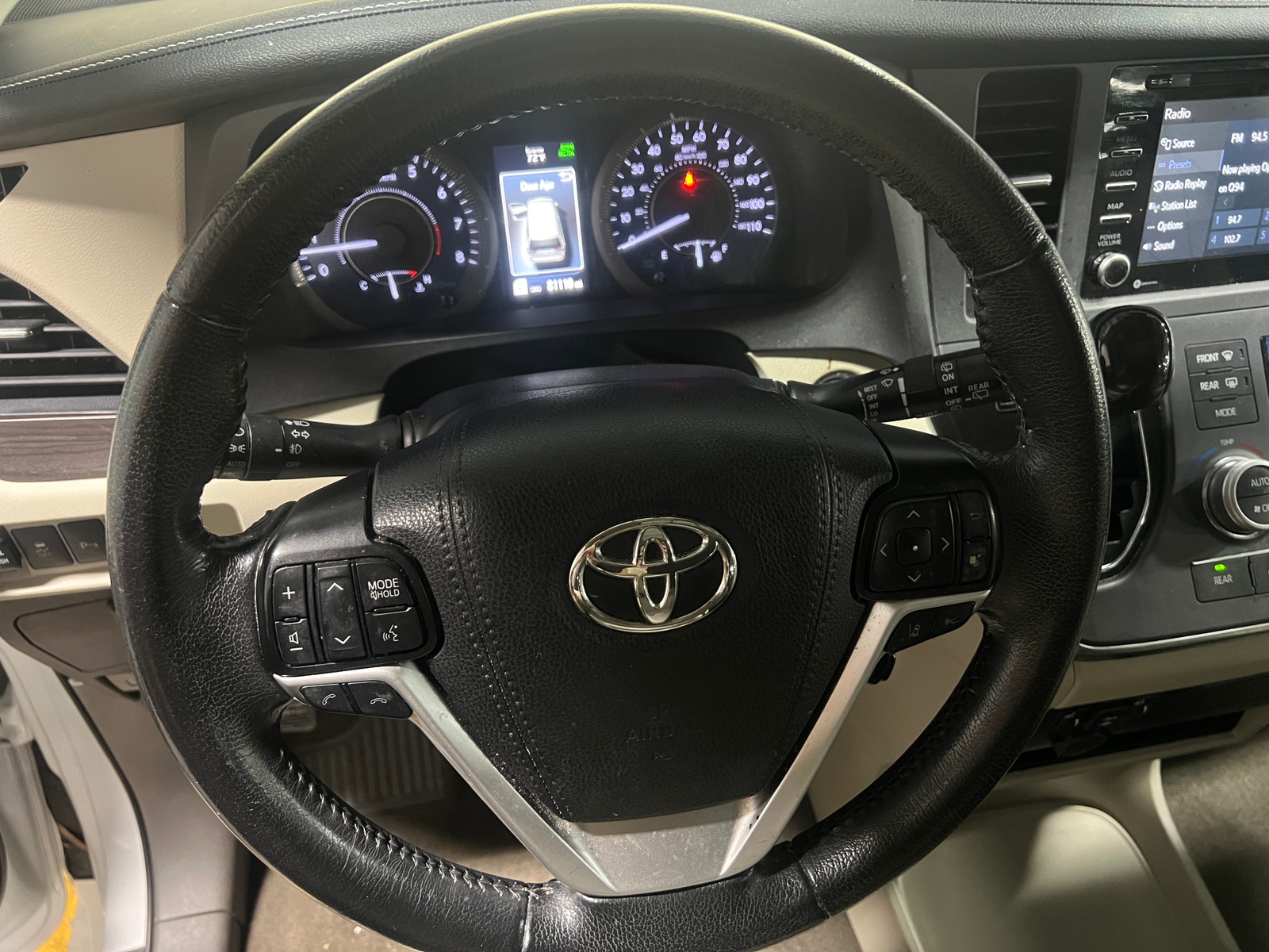 Thumbnail: 2019 Toyota Sienna - 4