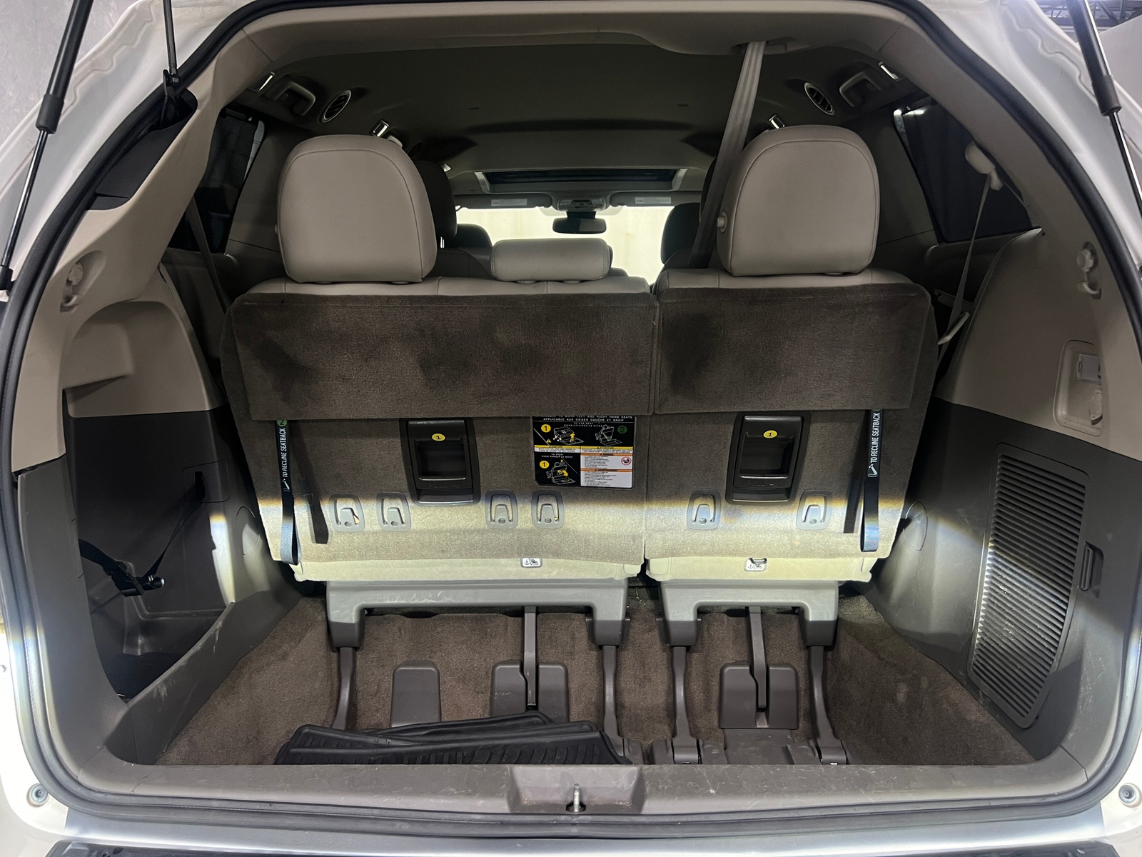 Thumbnail: 2019 Toyota Sienna - 6